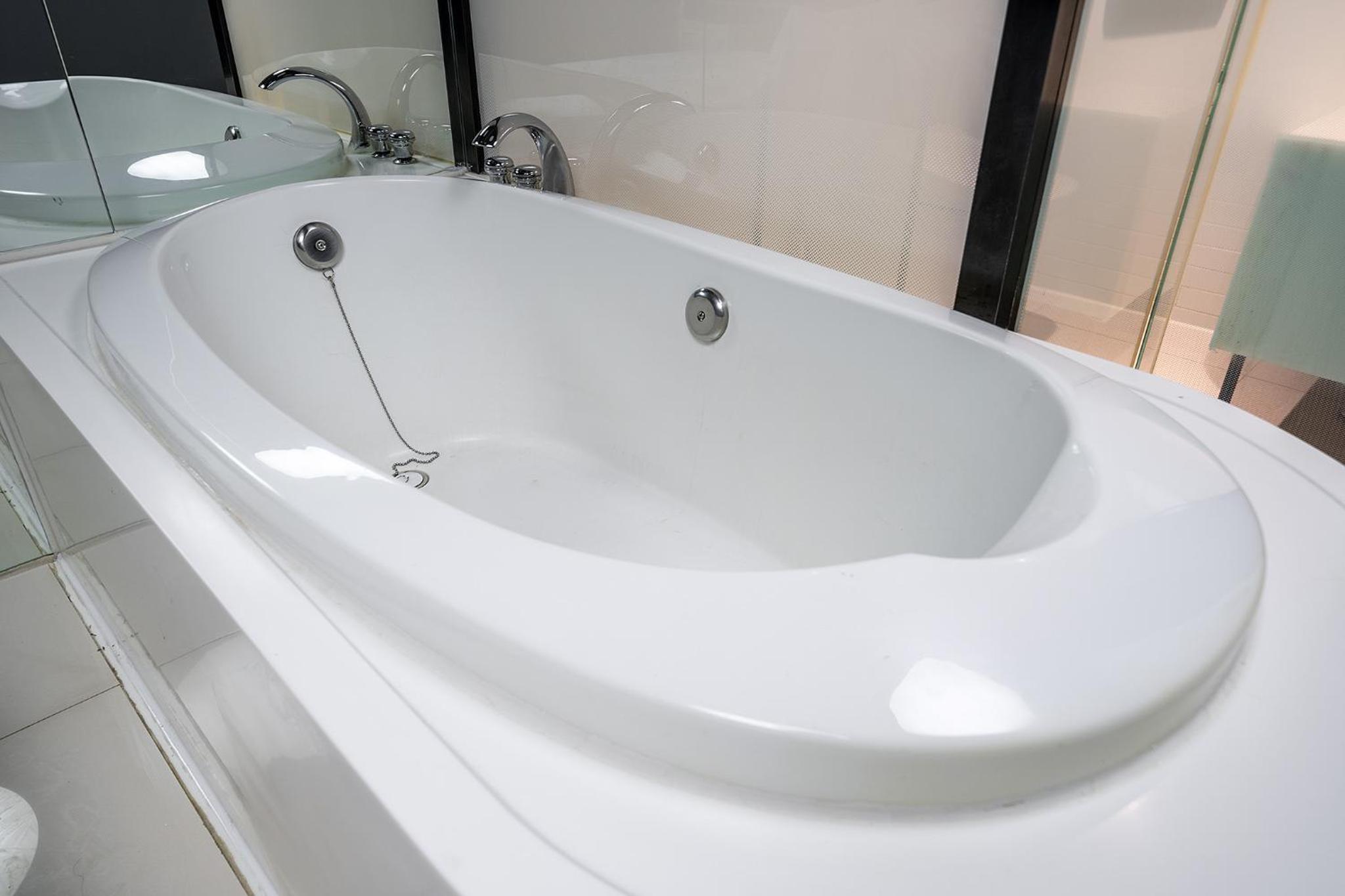 Standard Double Room - 1 Night Stay - Photo 7