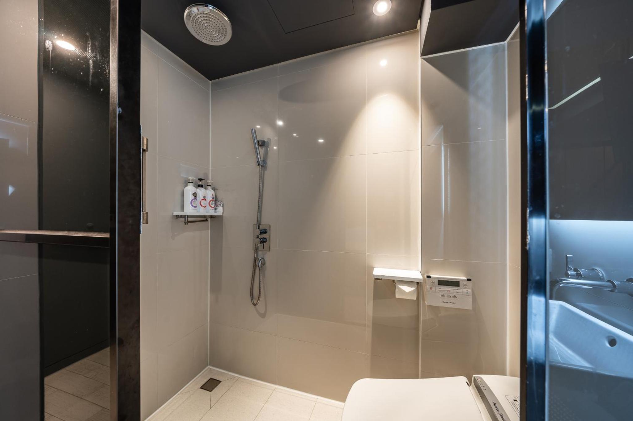 Standard Double Room - 1 Night Stay - Photo 17