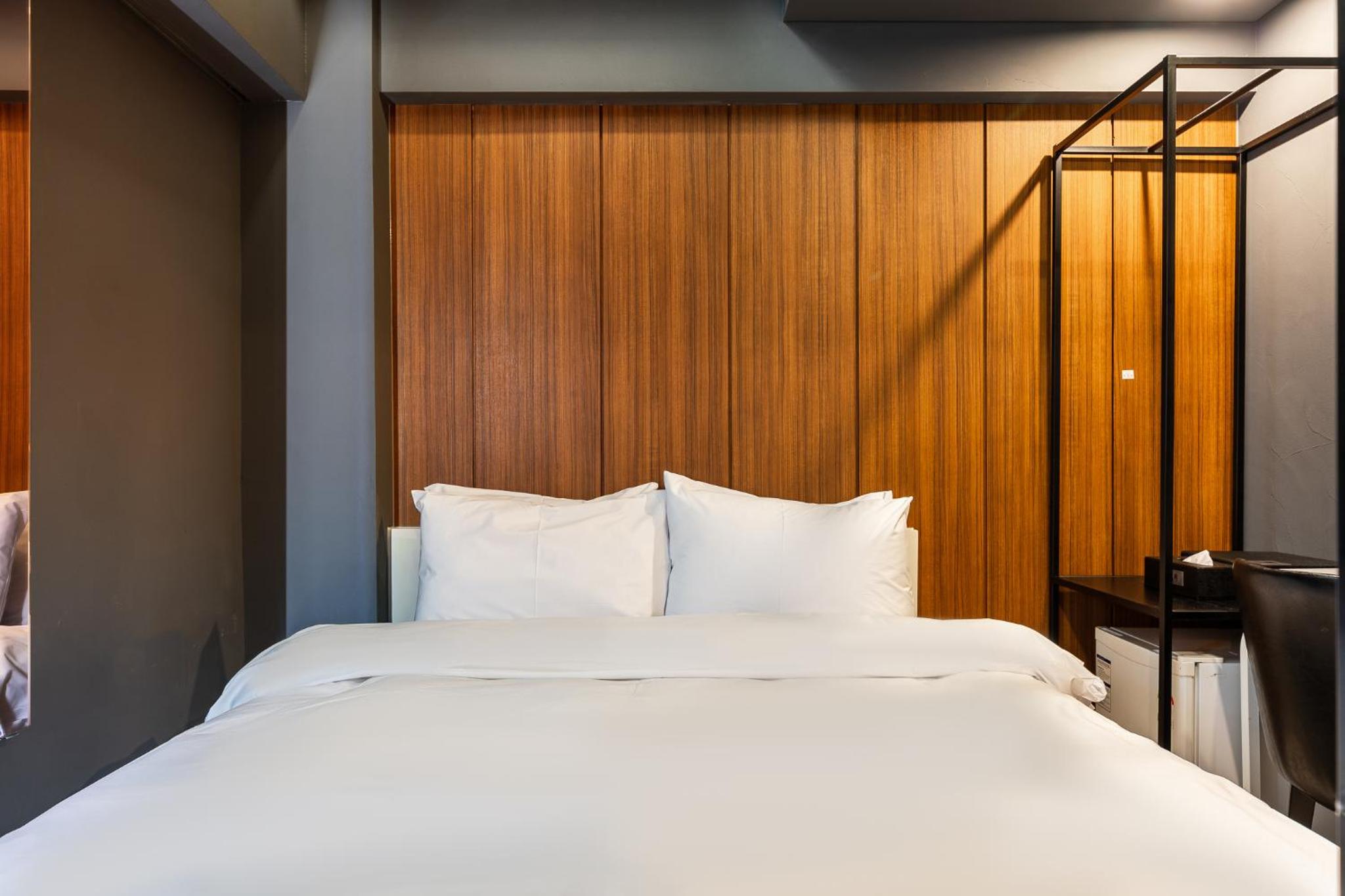 Standard Double Room - 1 Night Stay - Photo 14