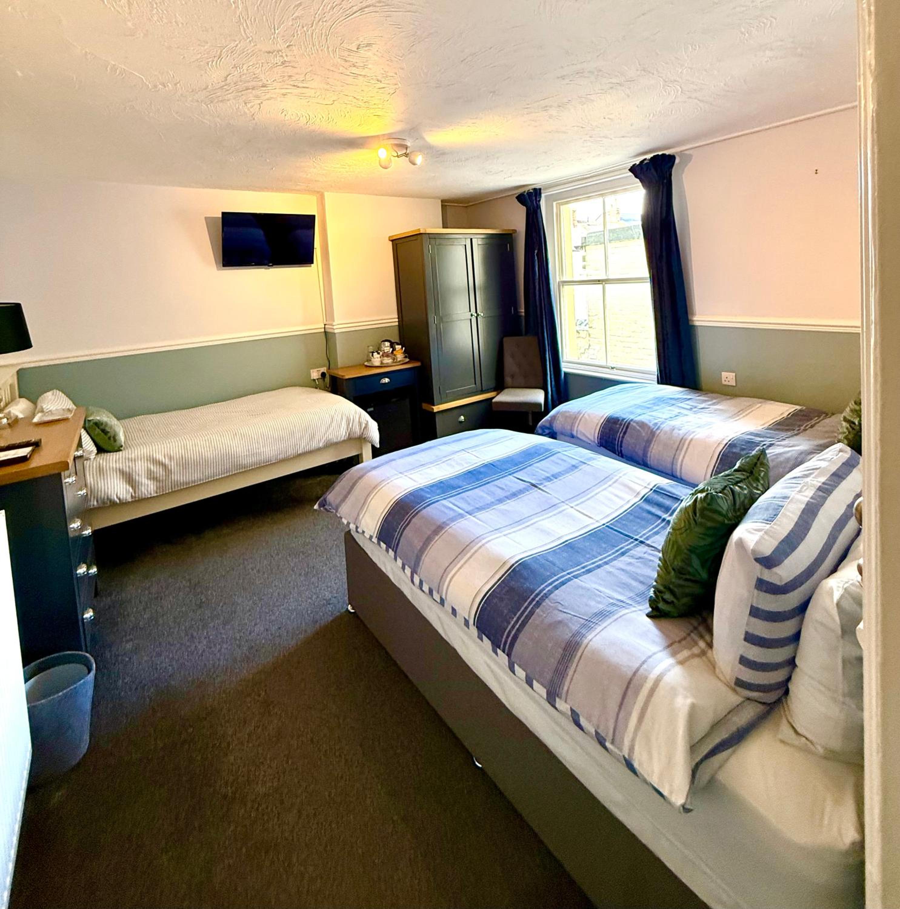 Triple Room with Bath - Photo 4