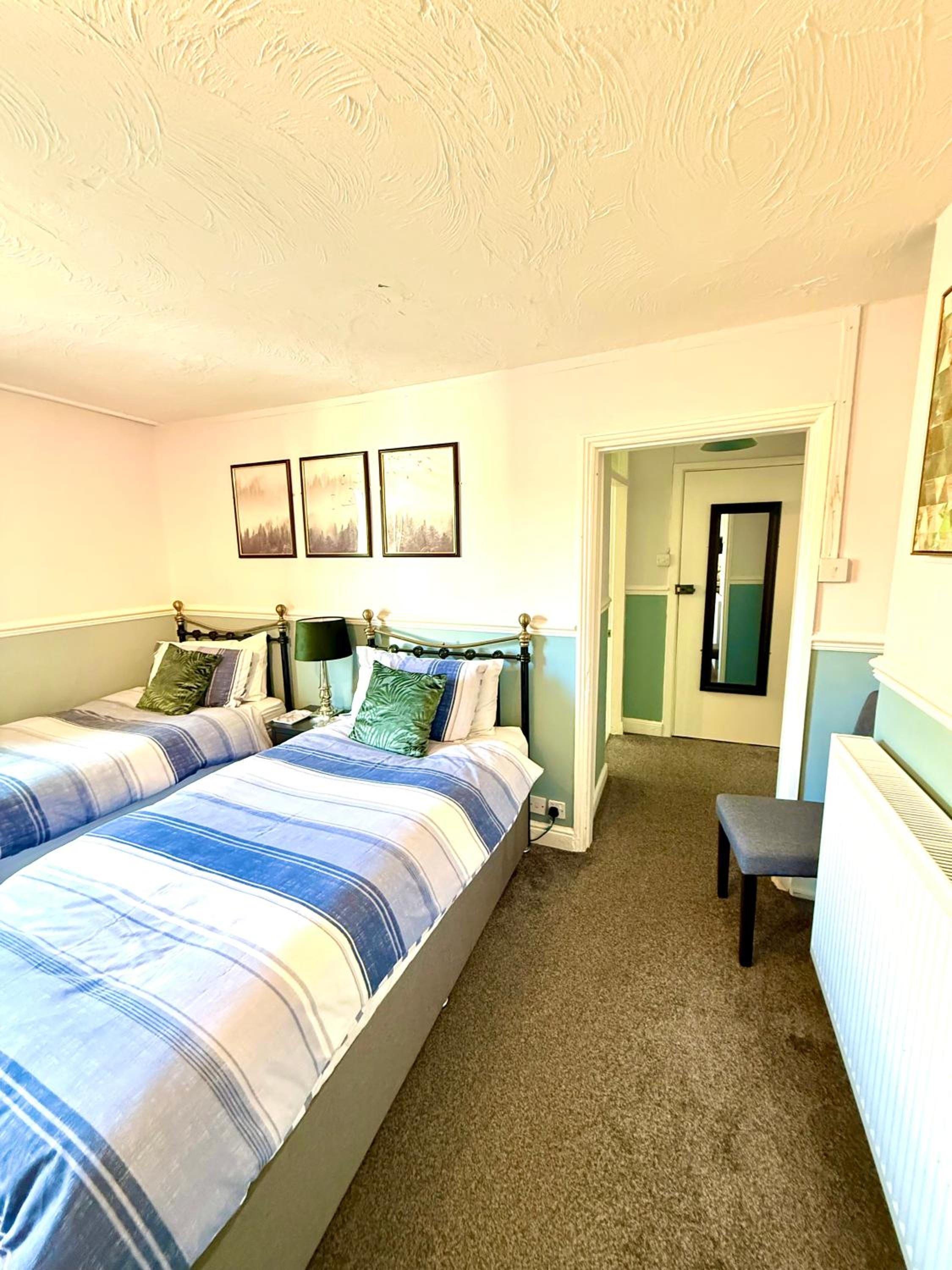 Triple Room with Bath - Photo 3