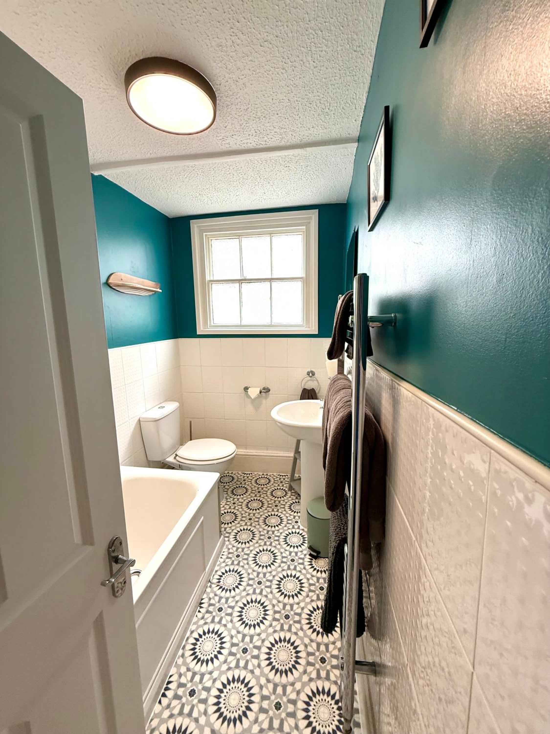 Triple Room with Bath - Photo 9