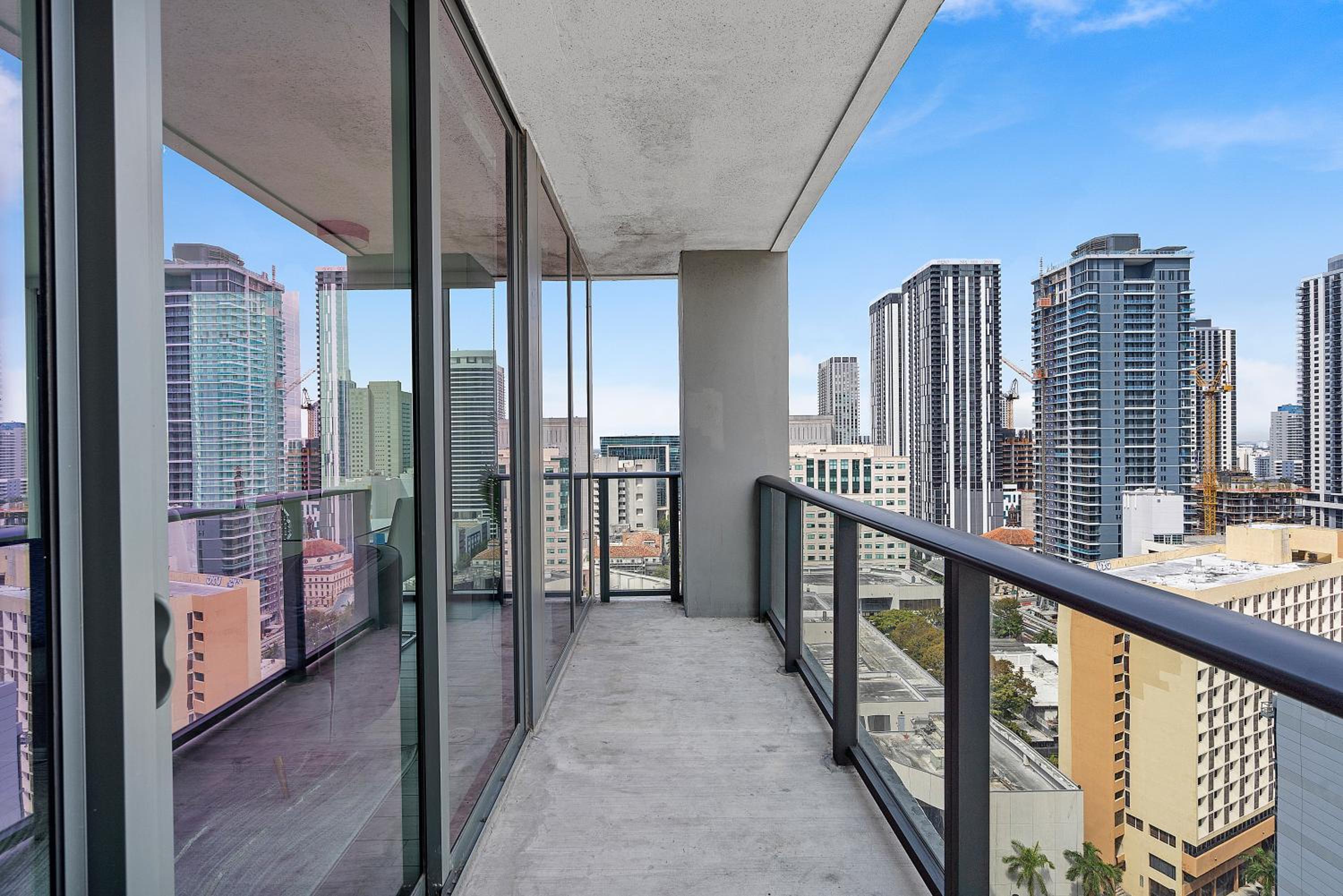 Three-Bedroom Apartment with Balcony photo 2