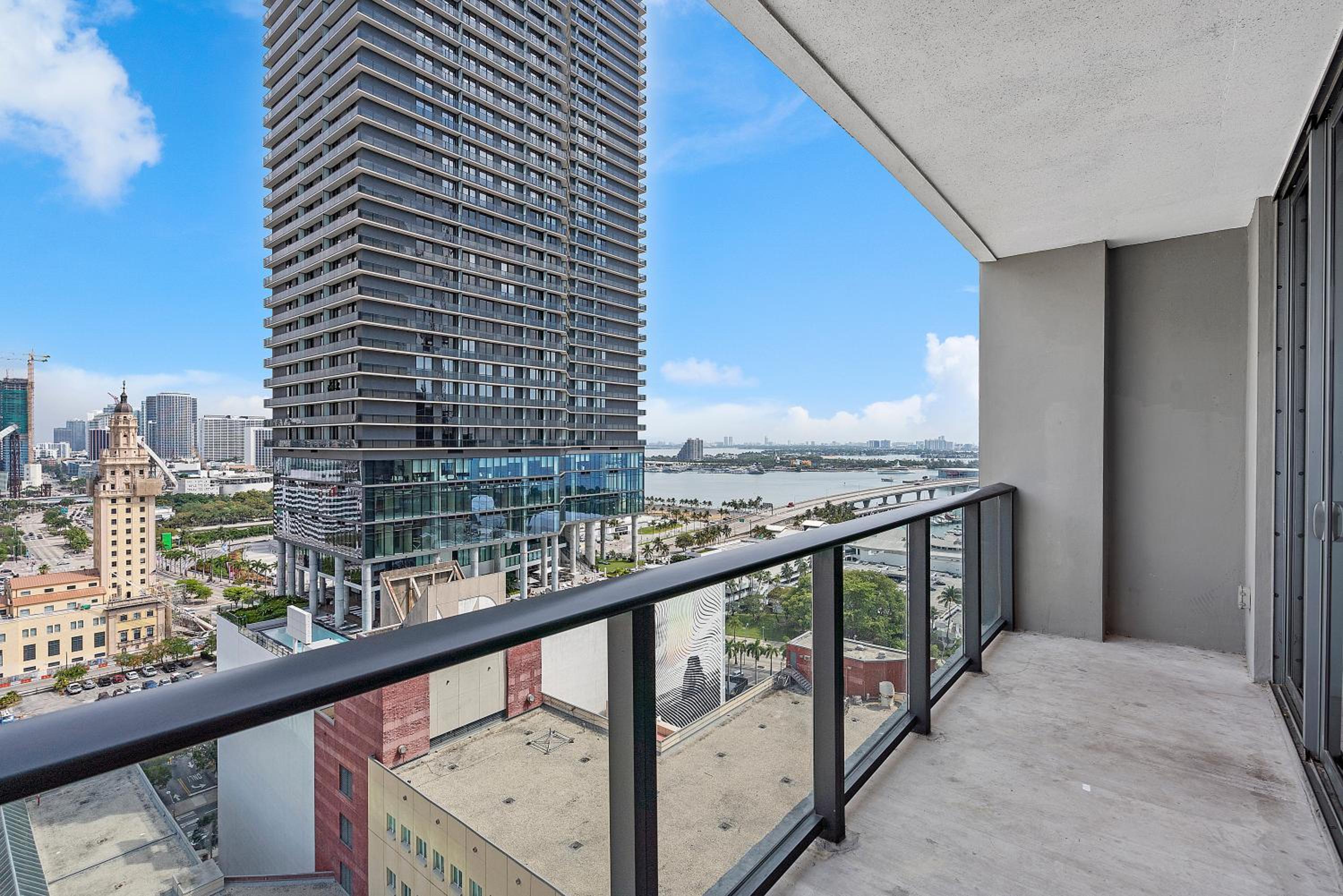 Three-Bedroom Apartment with Balcony photo 1