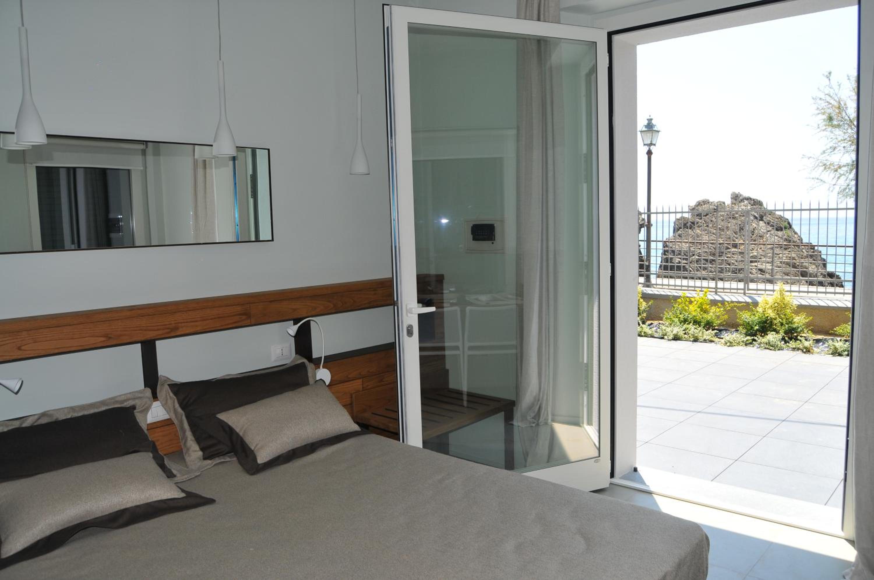 Deluxe Double Room with Sea View photo 3