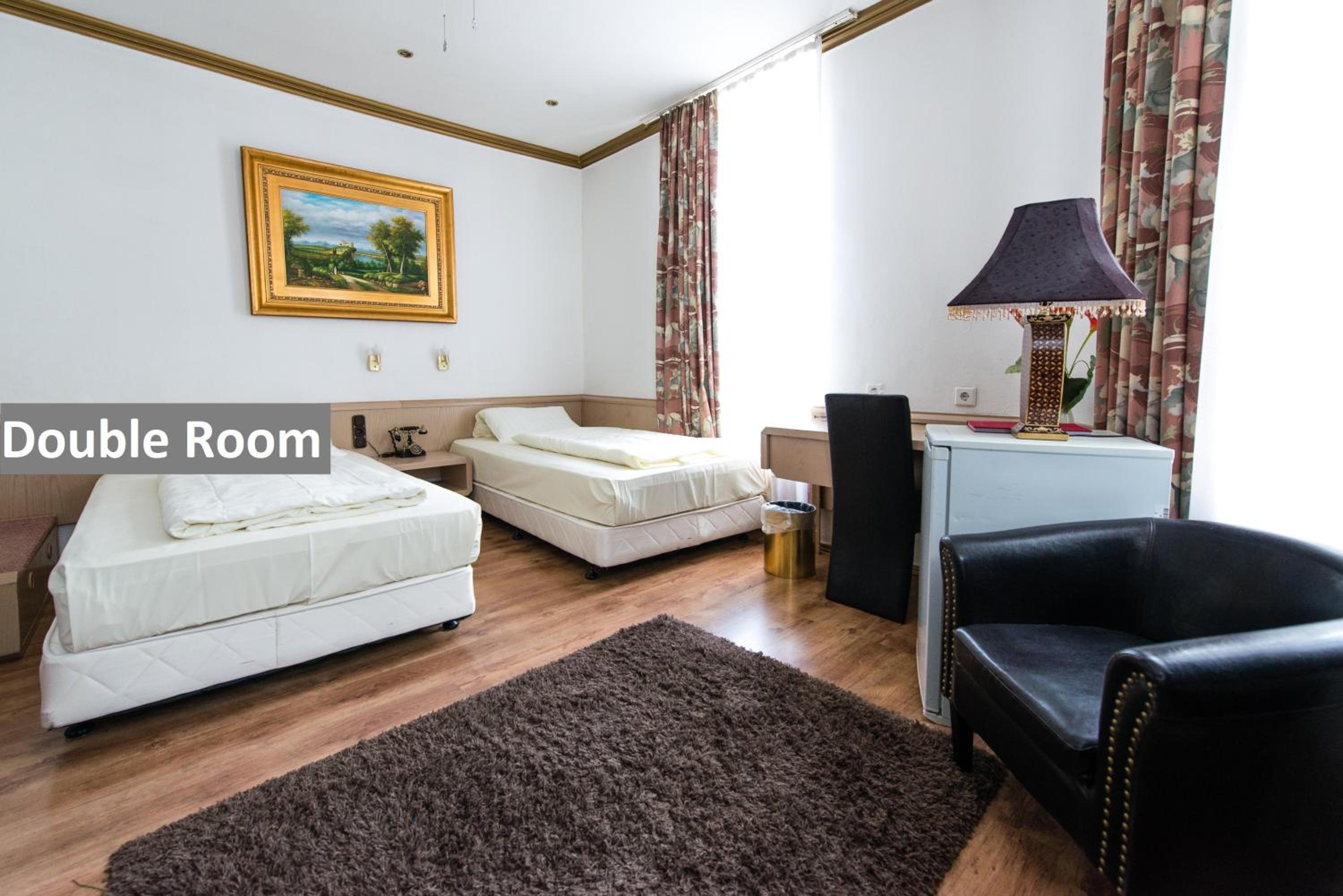 Double Room - Photo 5
