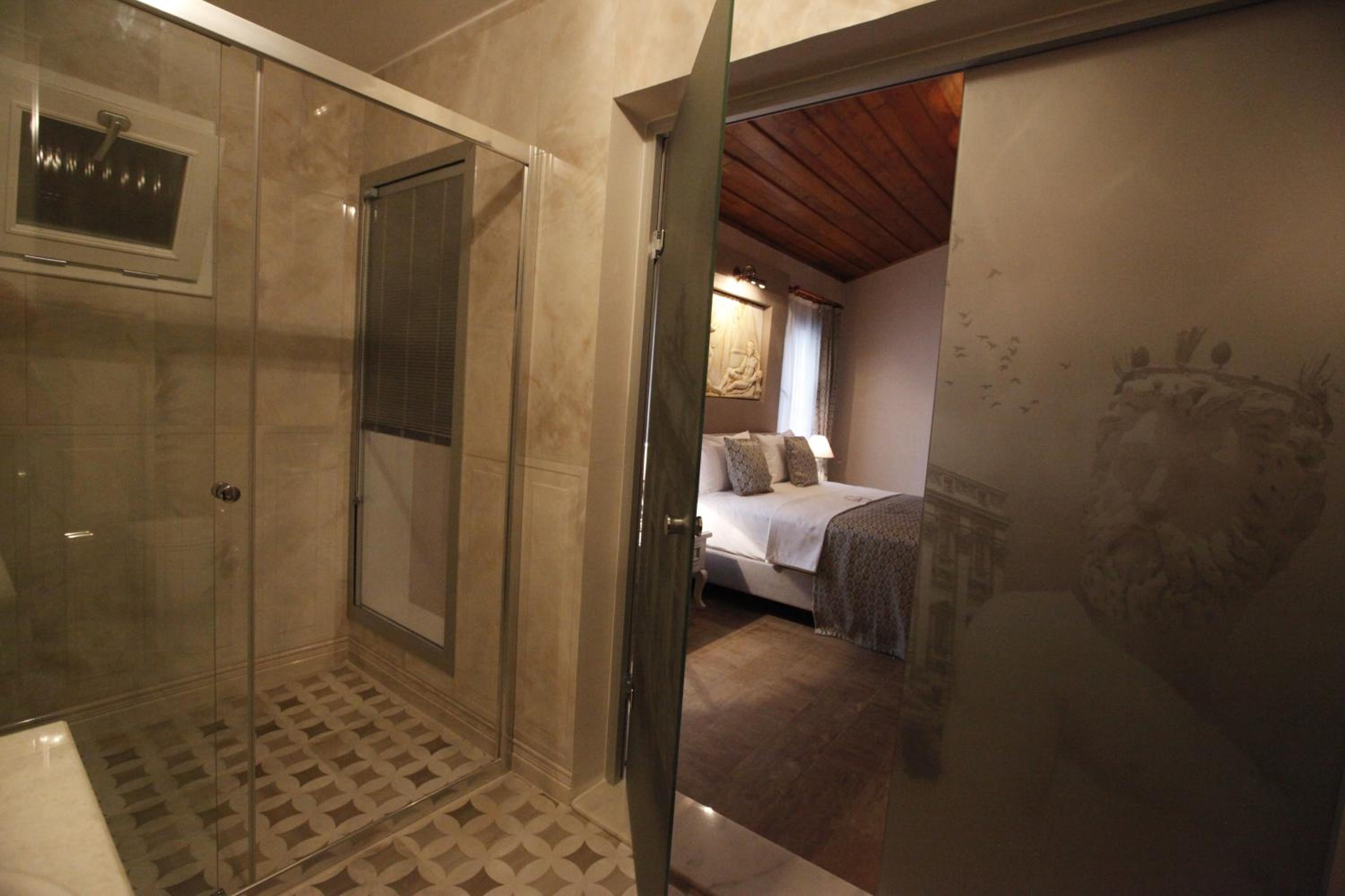 Superior Deluxe Double or Twin Room  photo 3