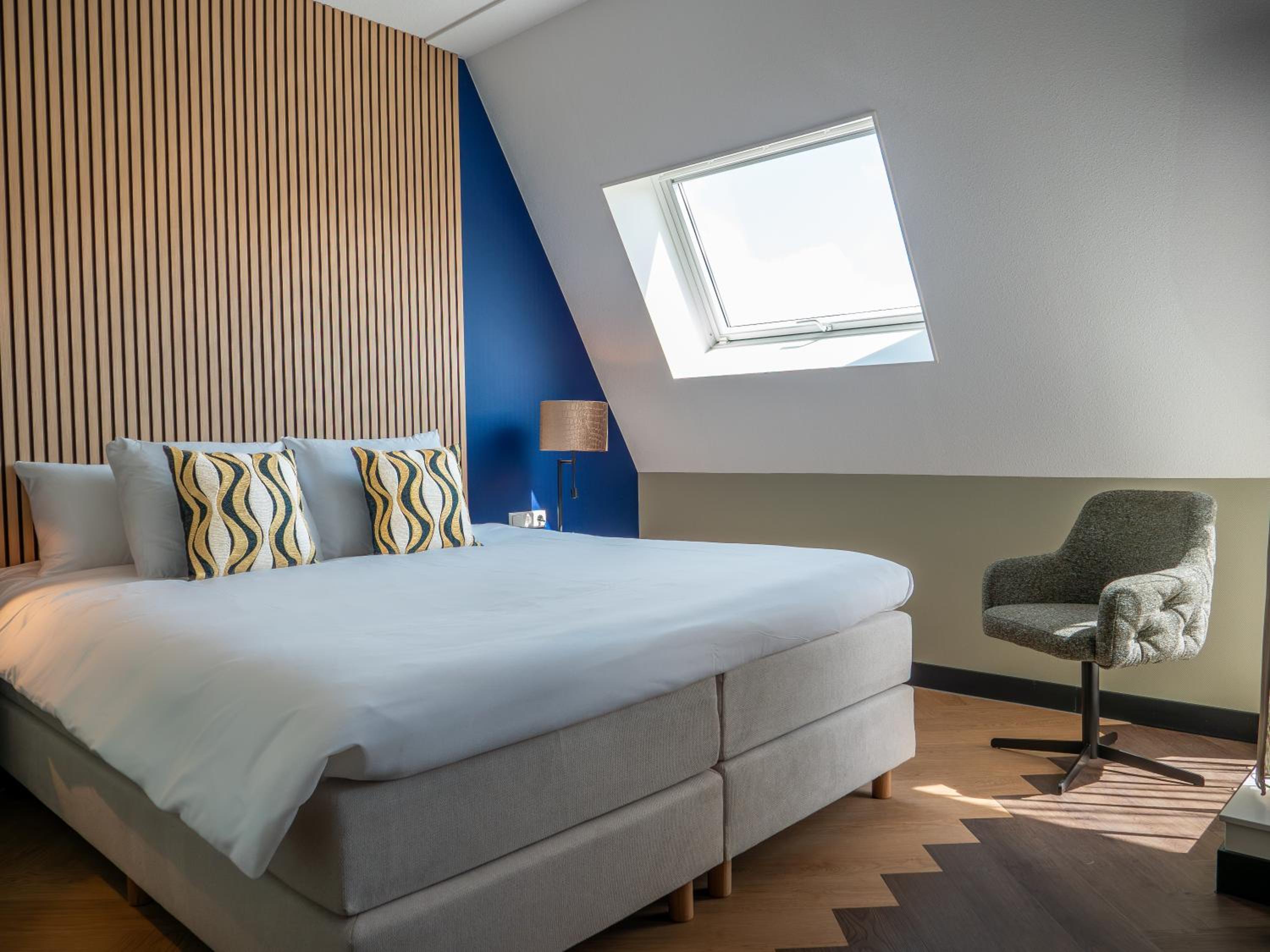 Deluxe King Room photo 1