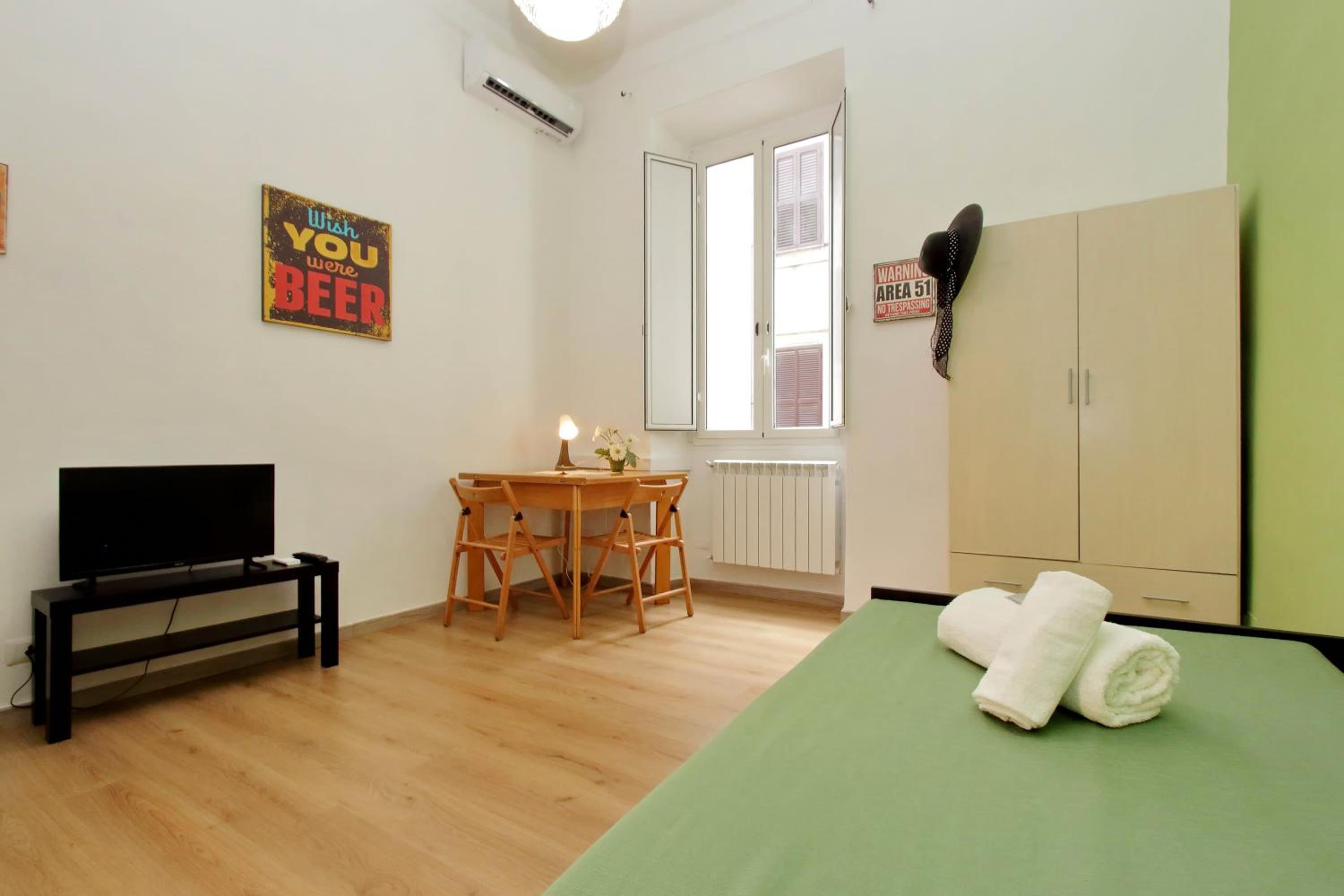 Double Room with Private External Bathroom photo 1