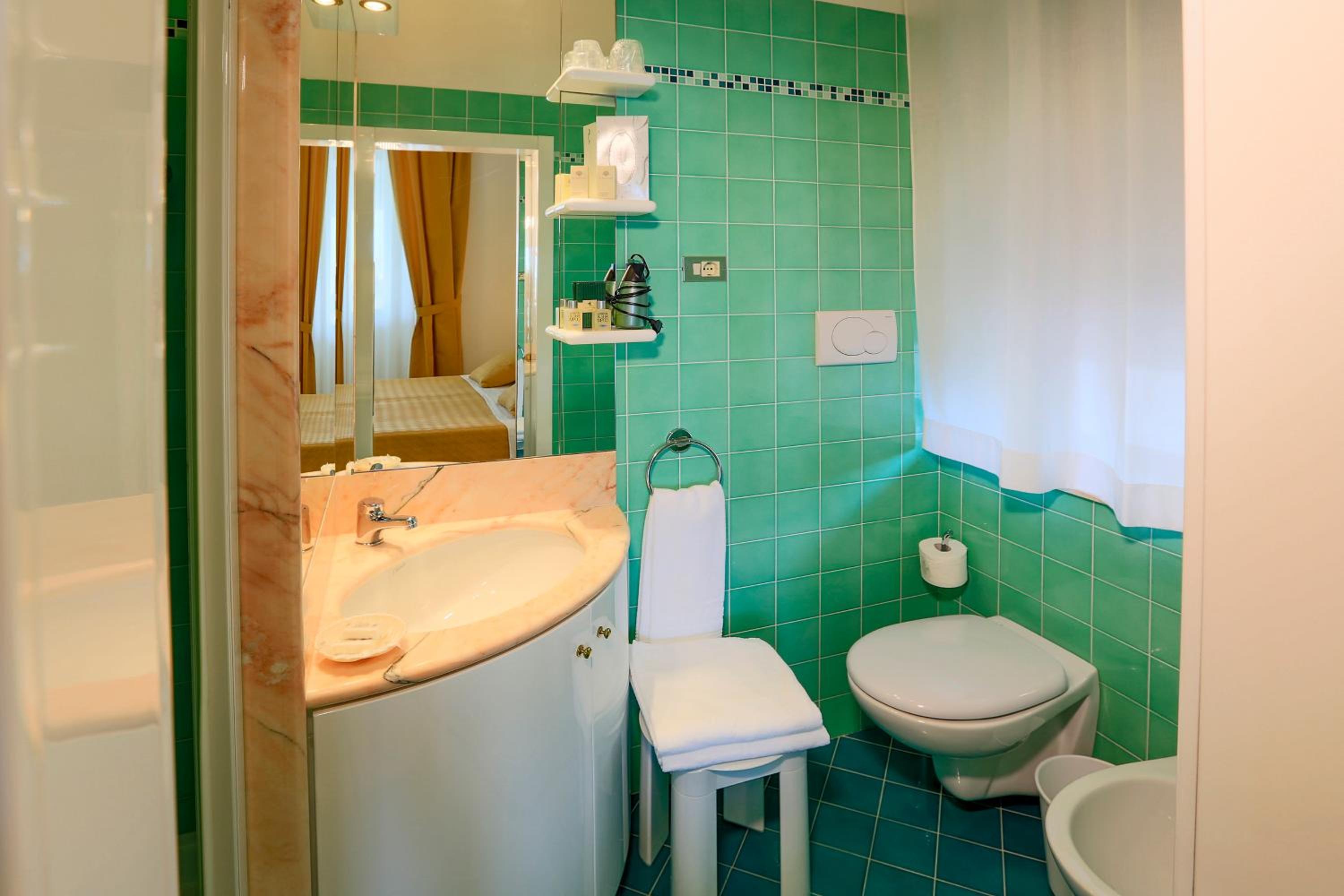 Classic Double or Twin Room - Photo 3