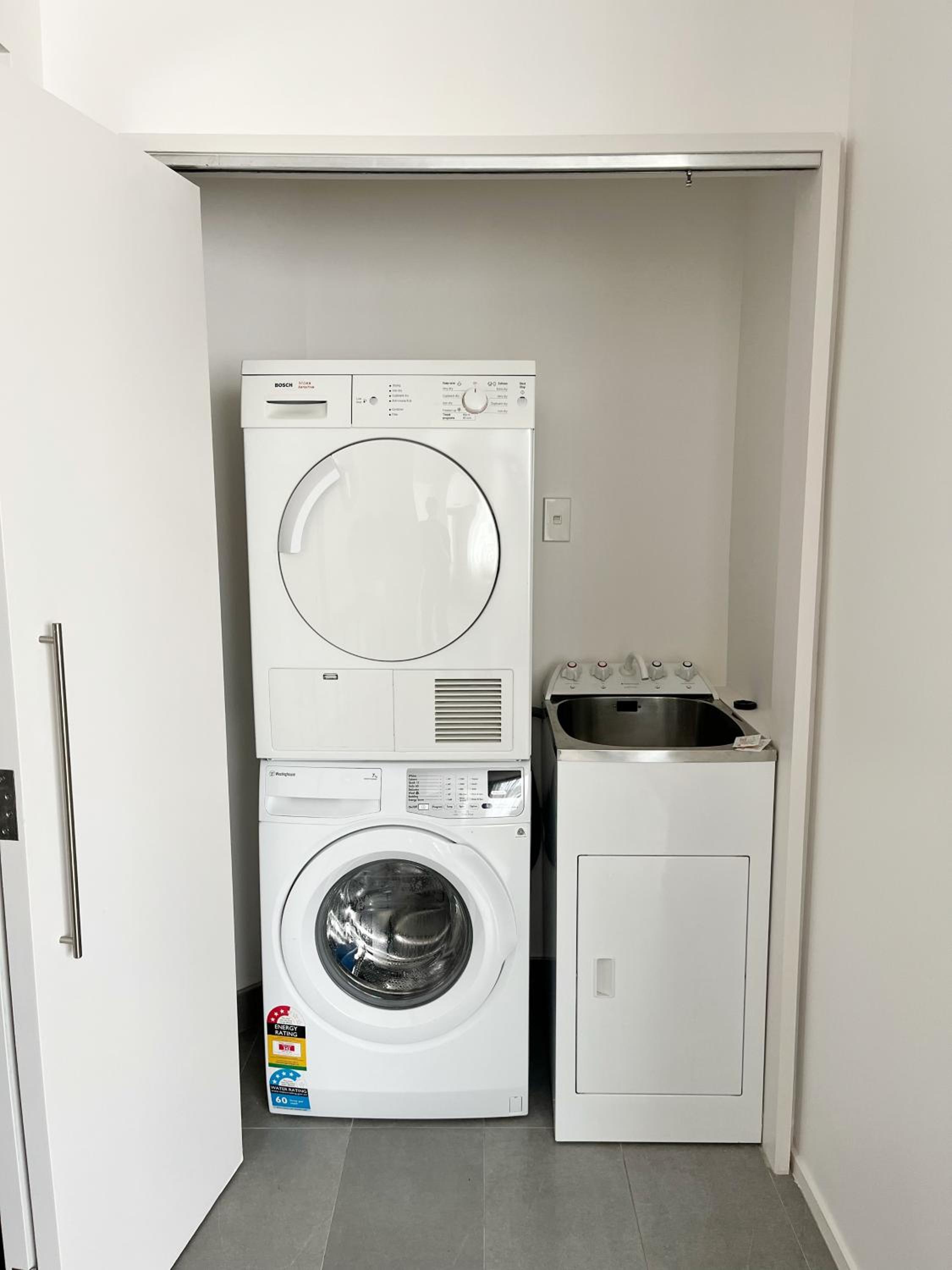 One Bedroom Urban Apartment (Apt 7) photo 3