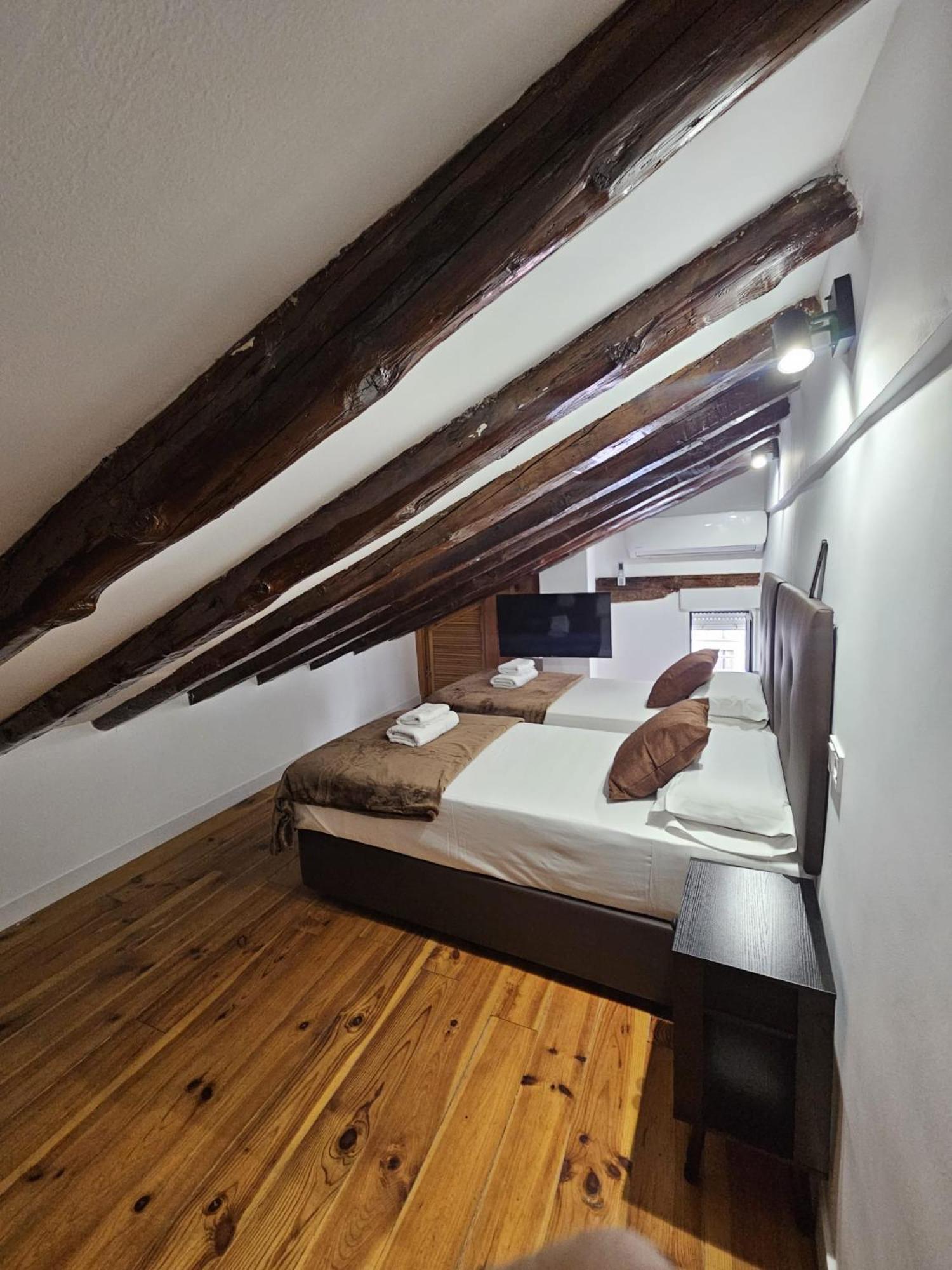 Twin Room with Private Bathroom