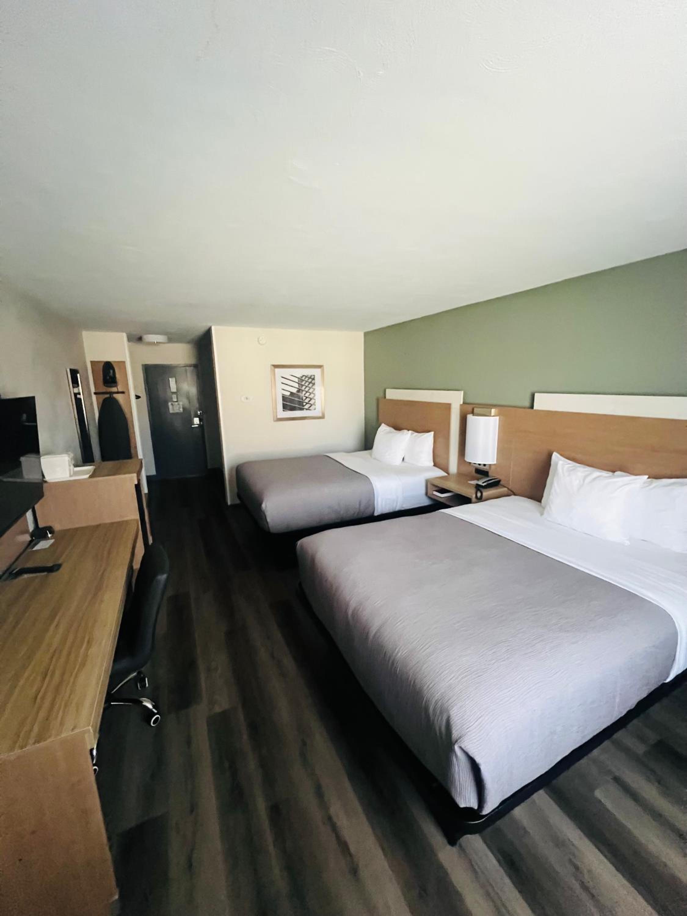 Superior Queen Room with Two Queen Beds - Non-Smoking photo 2