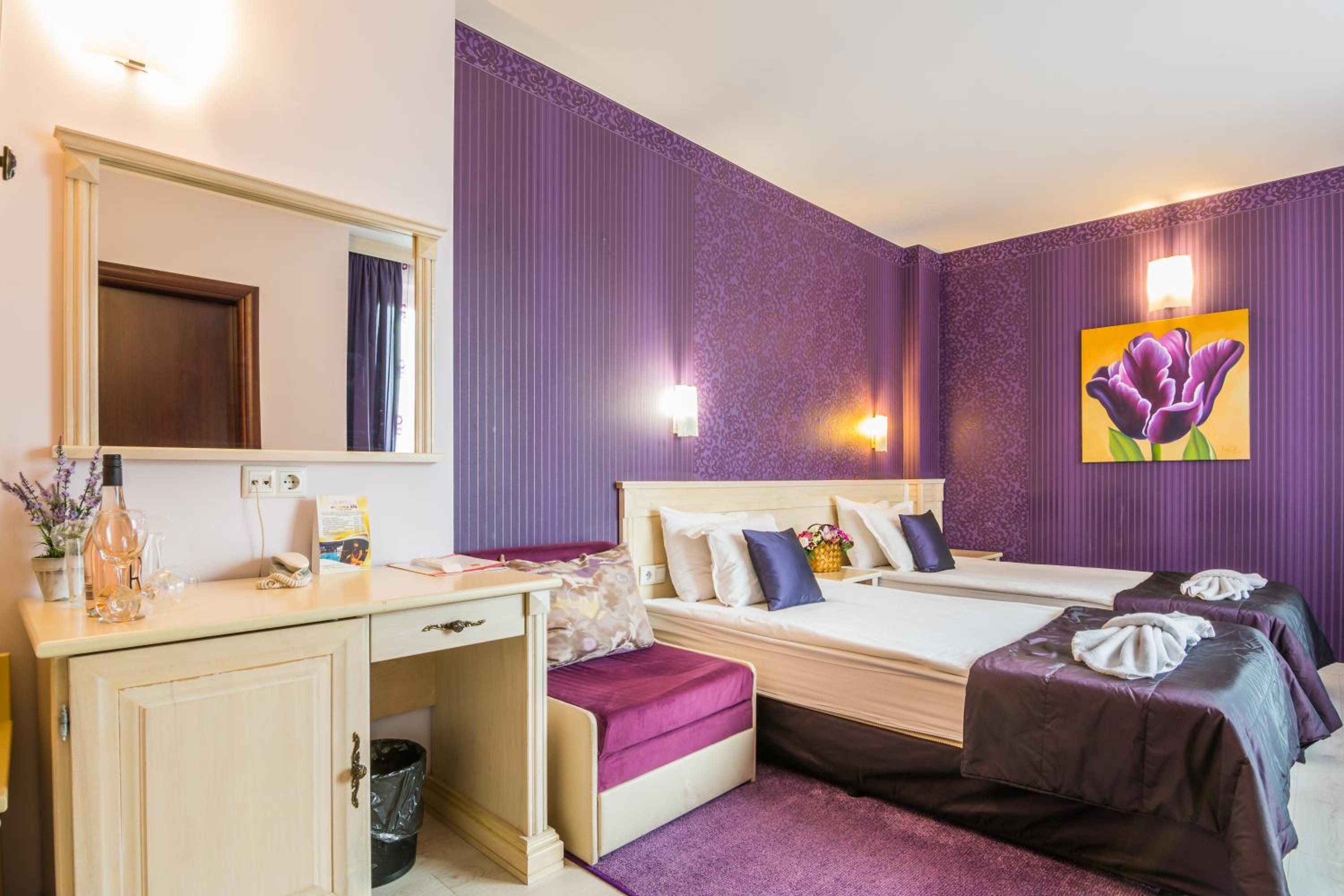 Cozy Twin Beds photo 1