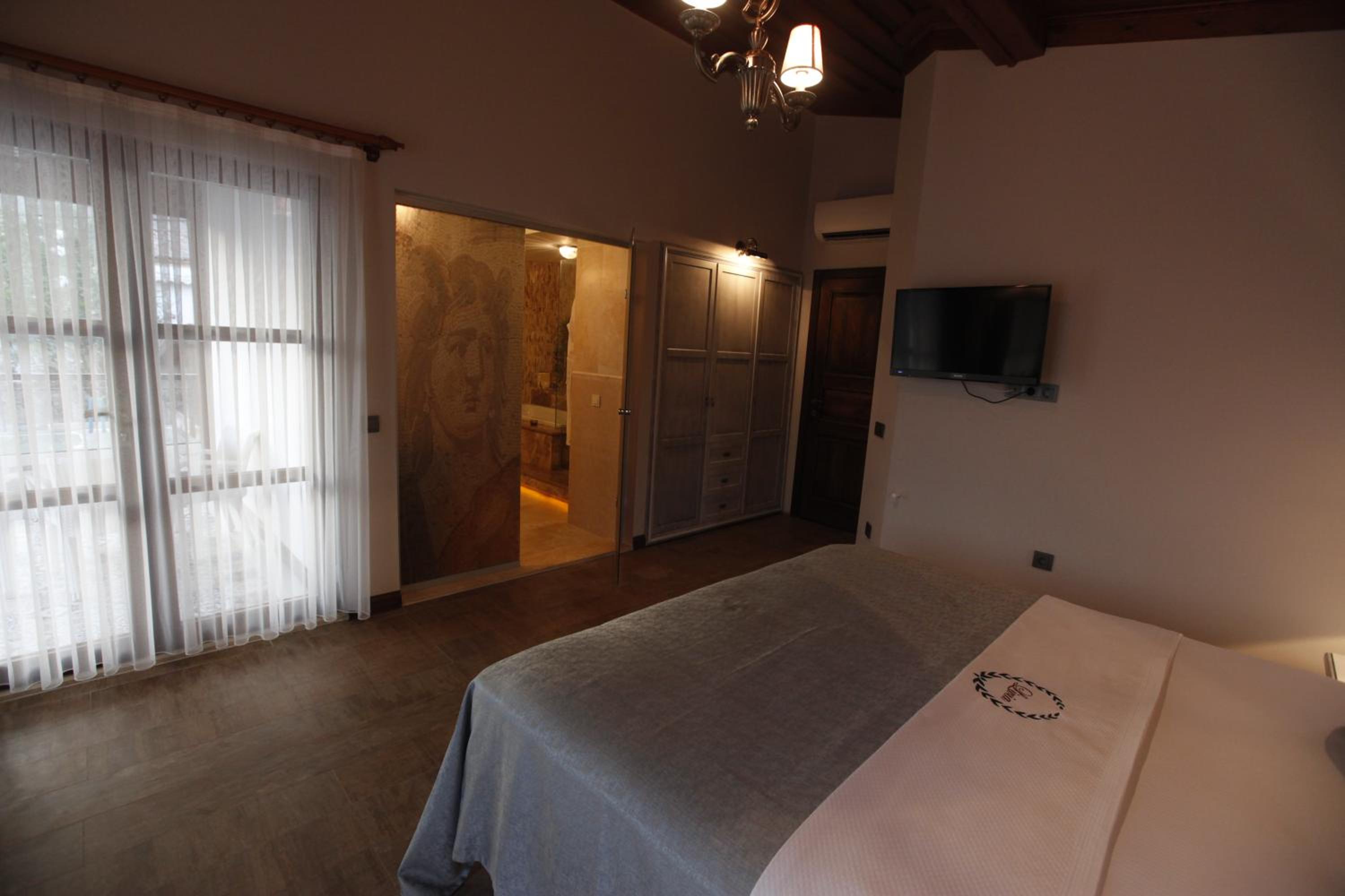 King Suite with Spa Bath