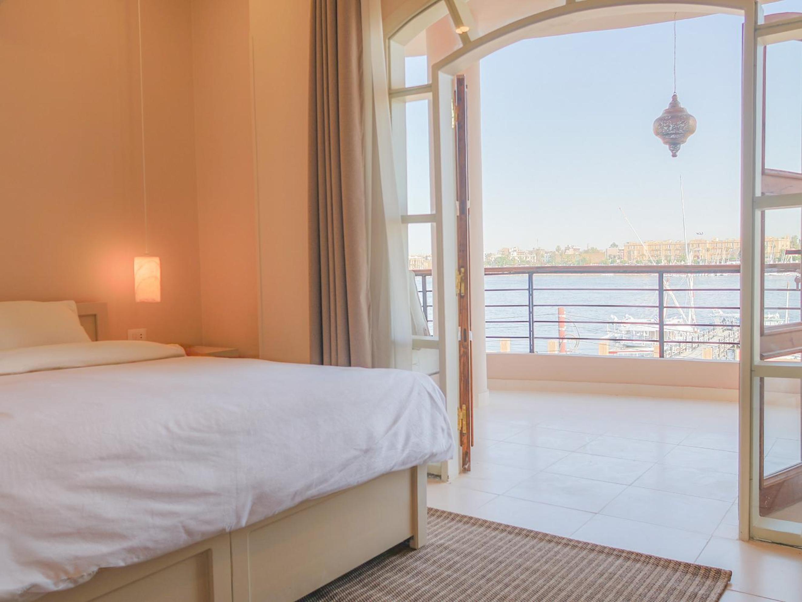 King Room with Balcony photo 1