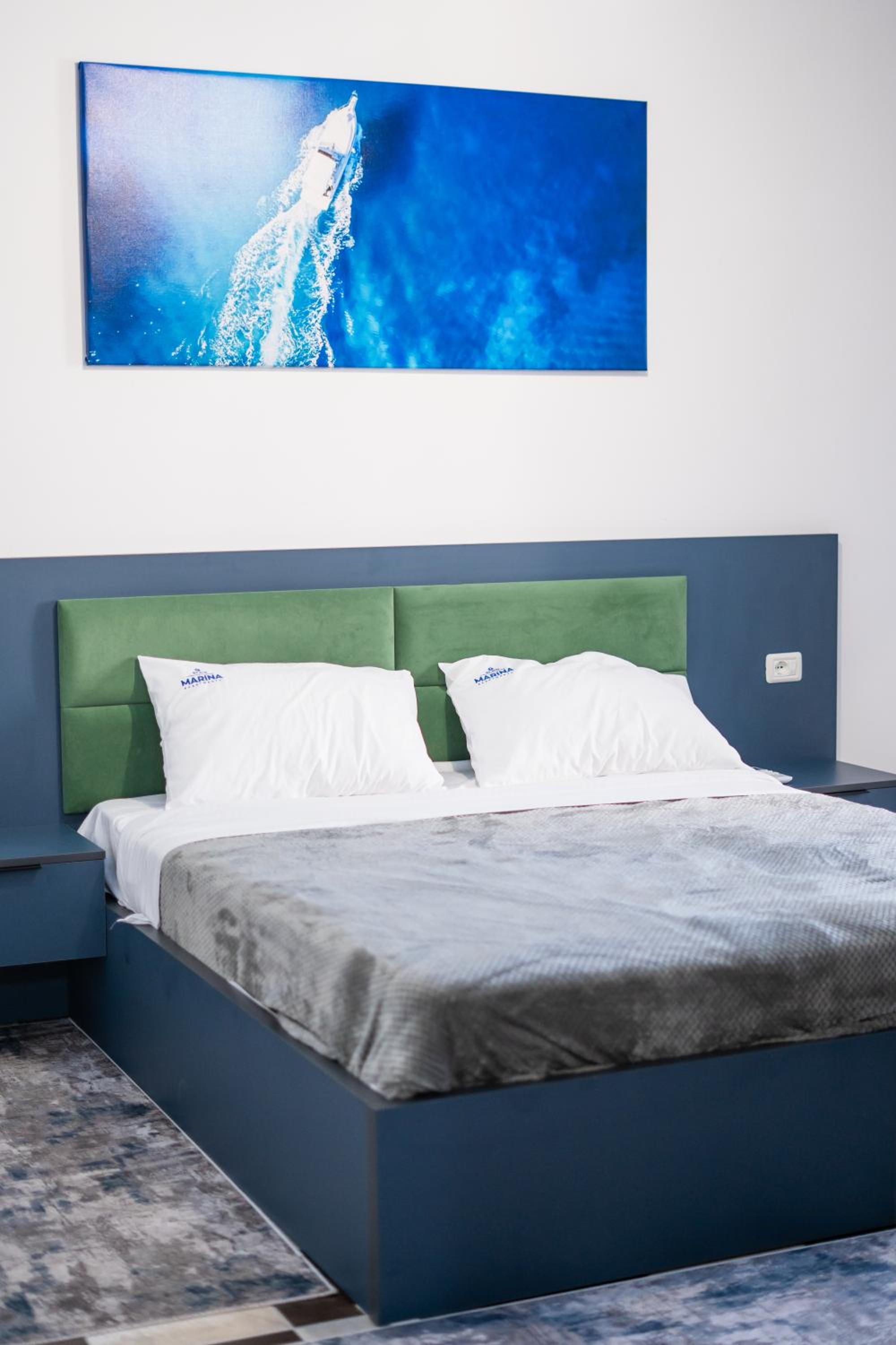 Deluxe Two-Bedroom Apartment with Garden View photo 1
