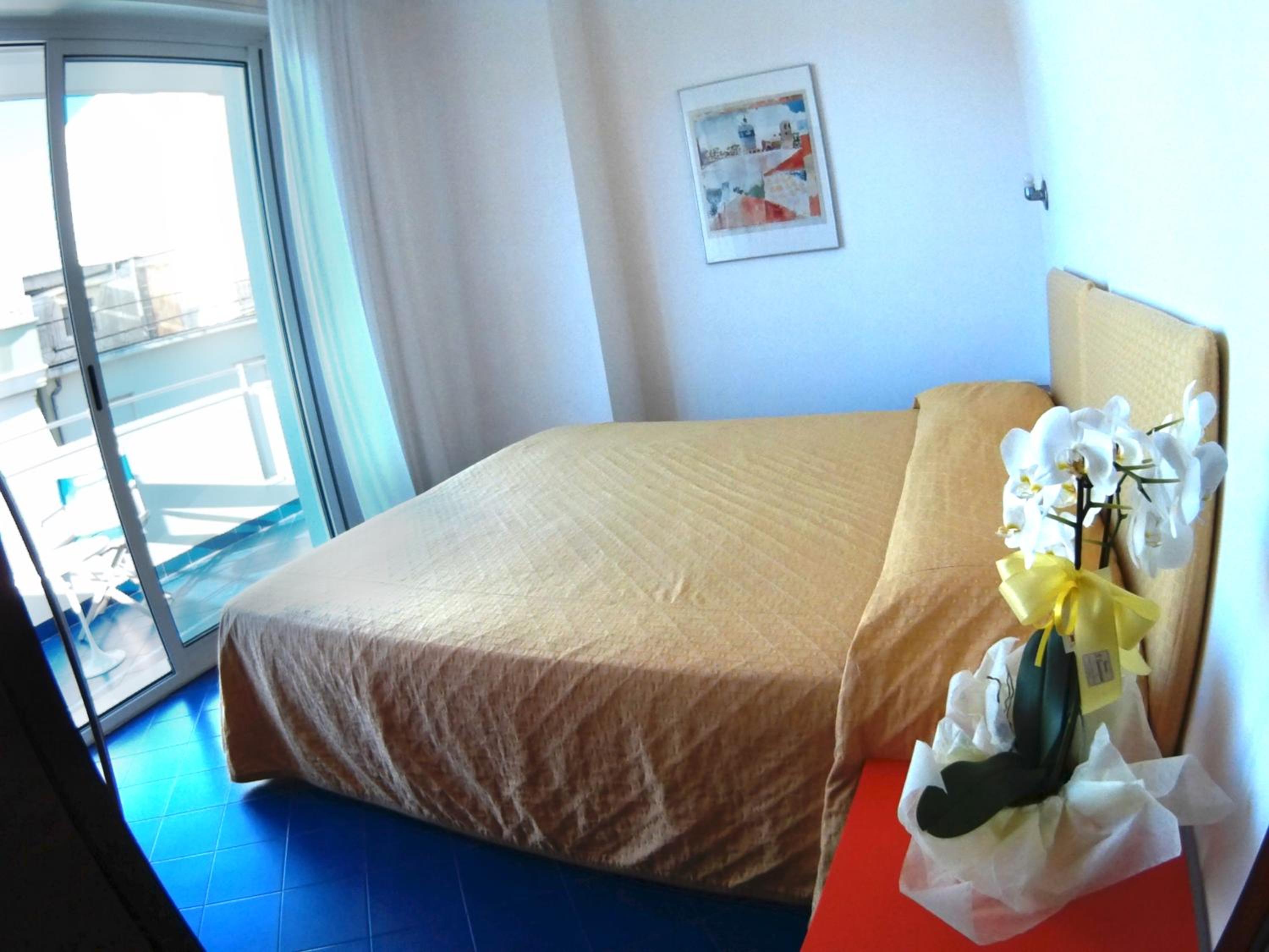 Two-Bedroom Apartment with Balcony and lateral sea view