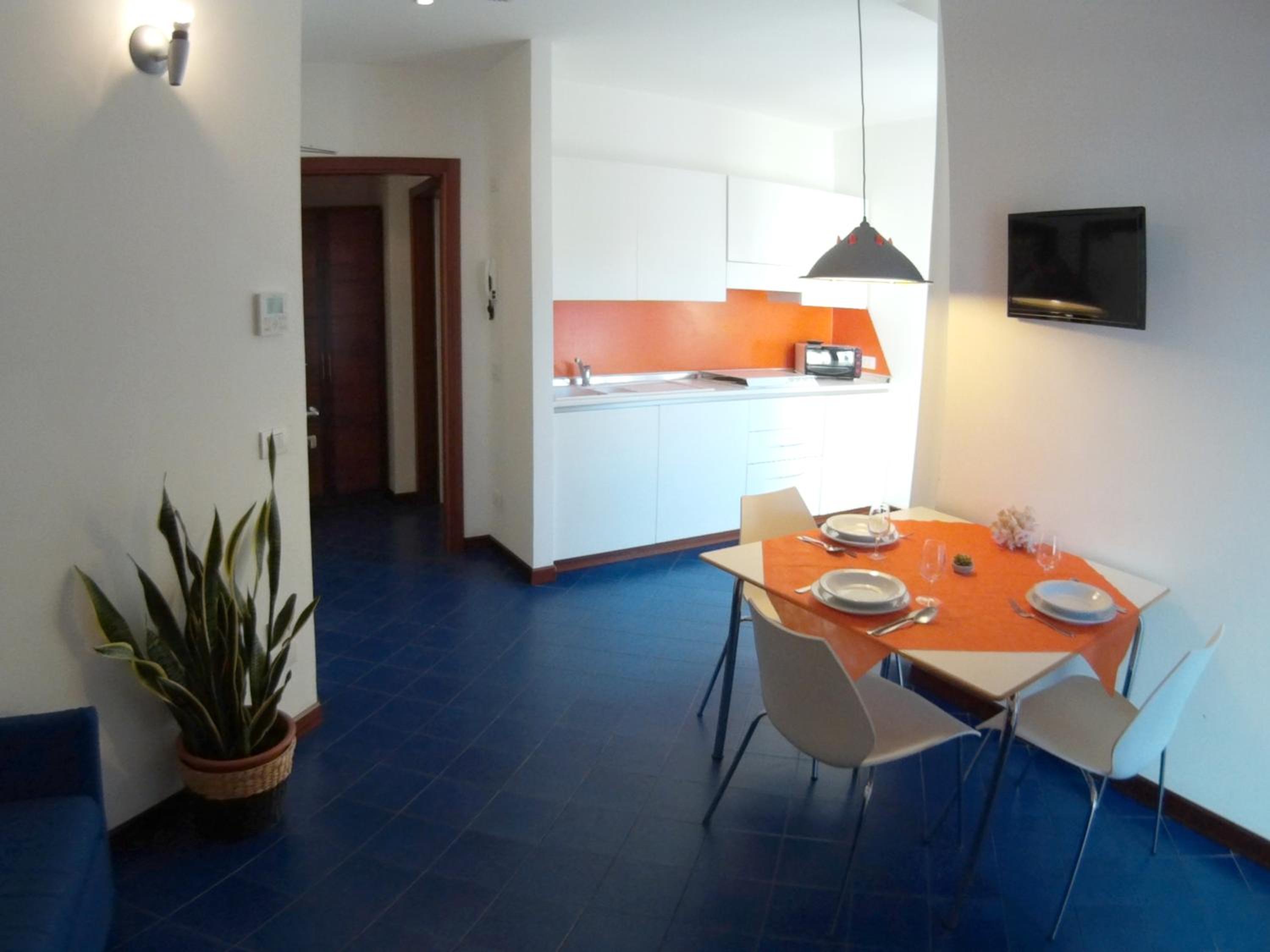 One-Bedroom Apartment with Balcony and Lateral Sea View photo 2