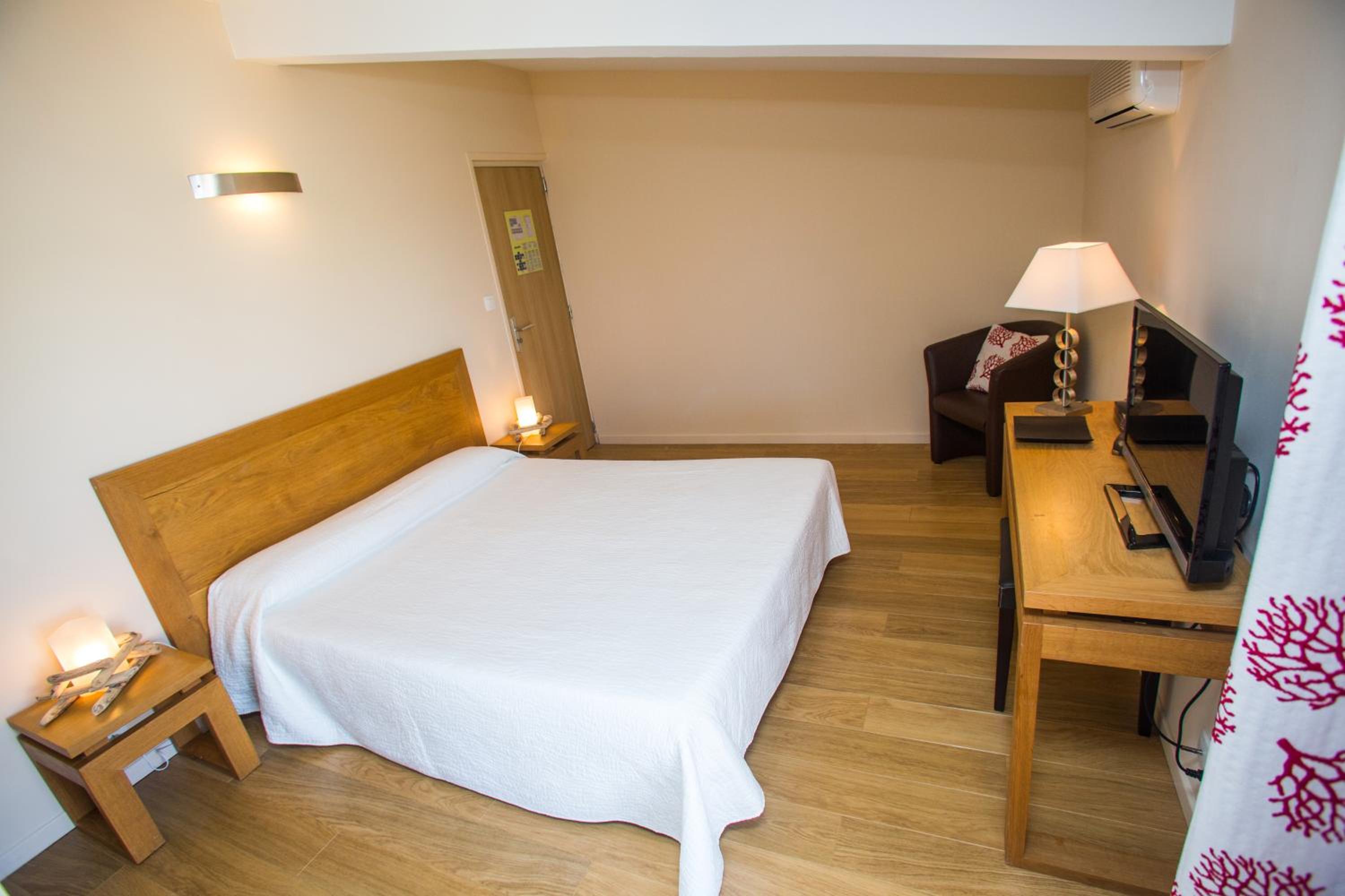 Double Room with Terrace - Photo 8