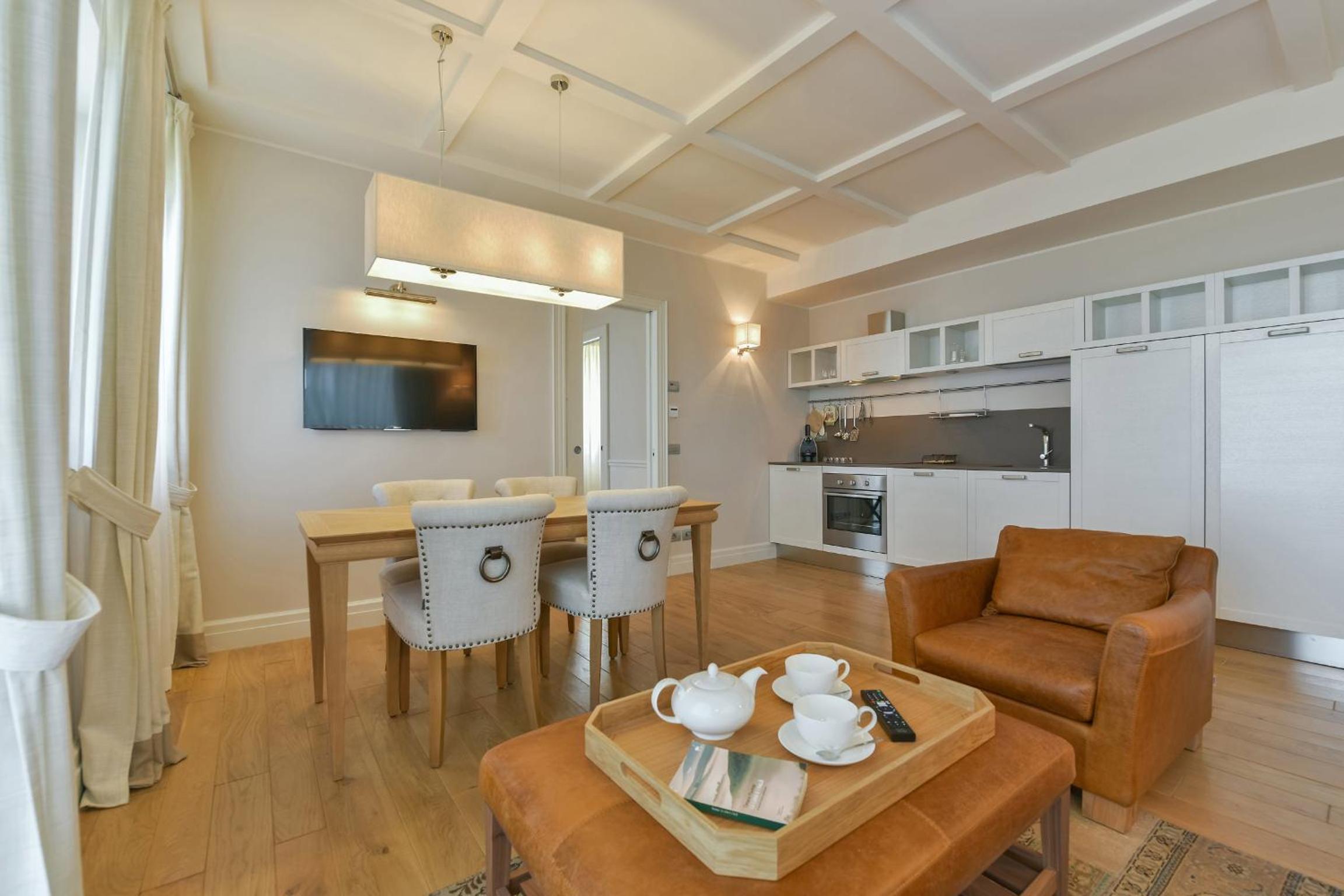 Luxury One-Bedroom Apartment photo 3