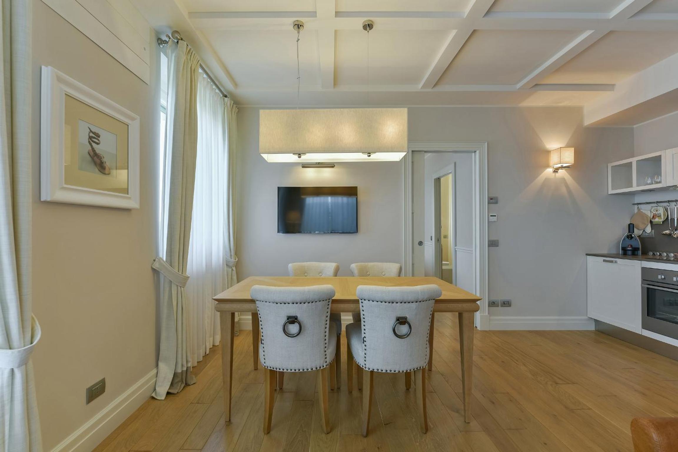Luxury One-Bedroom Apartment photo 2