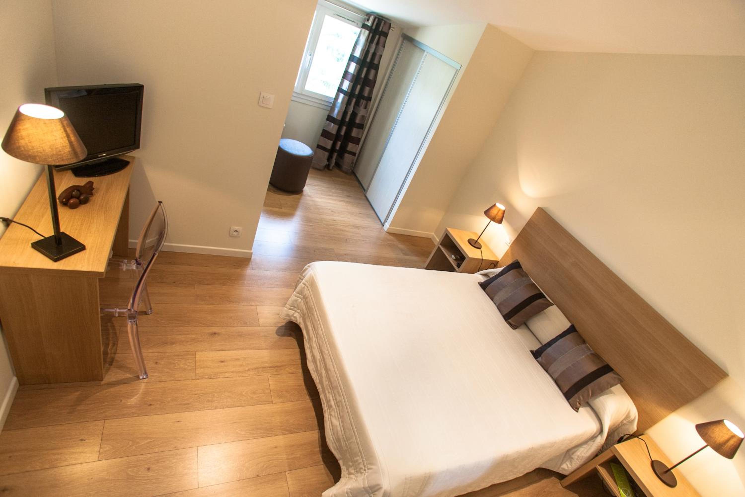 Standard Double Room - Photo 6