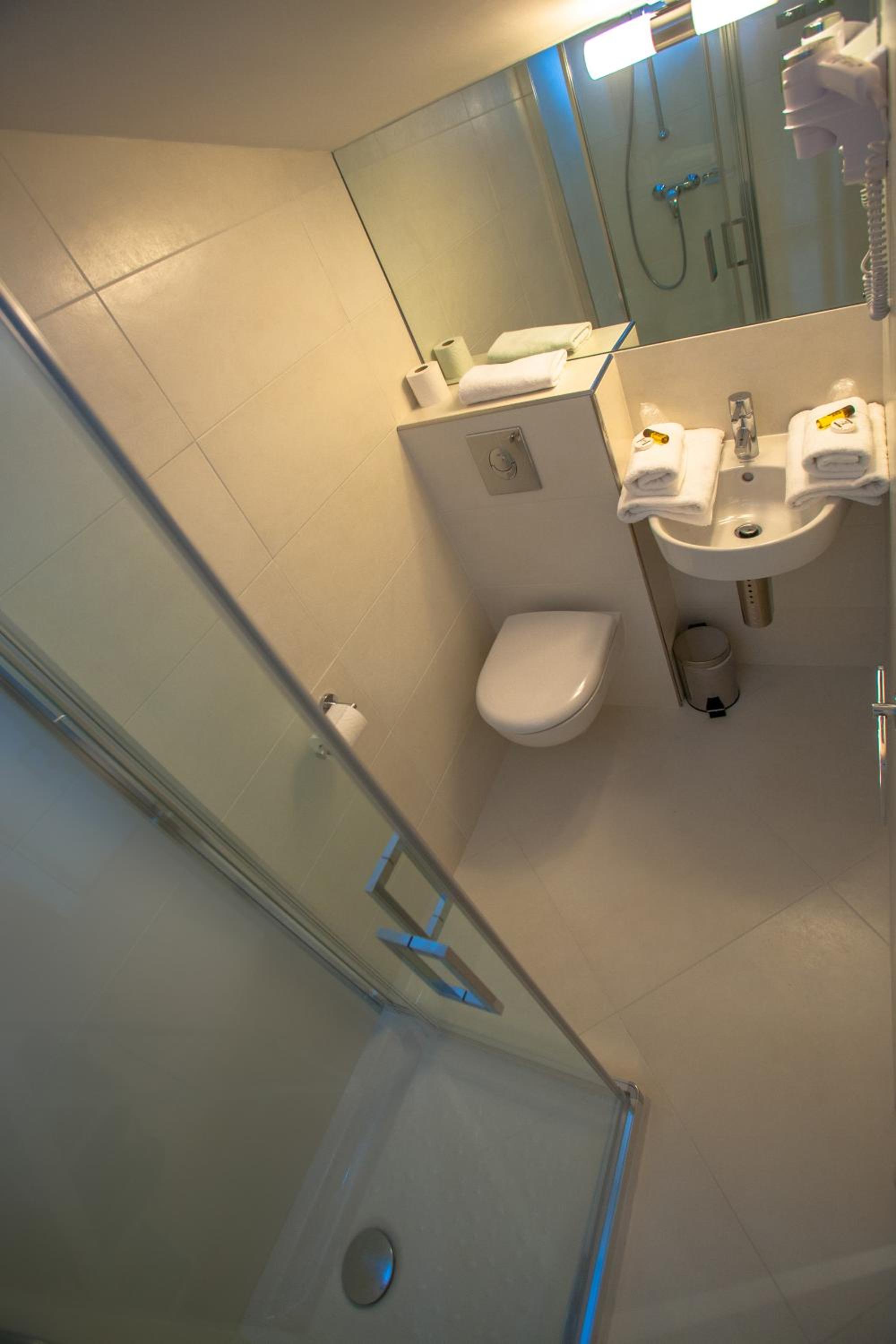 Standard Double Room - Photo 7