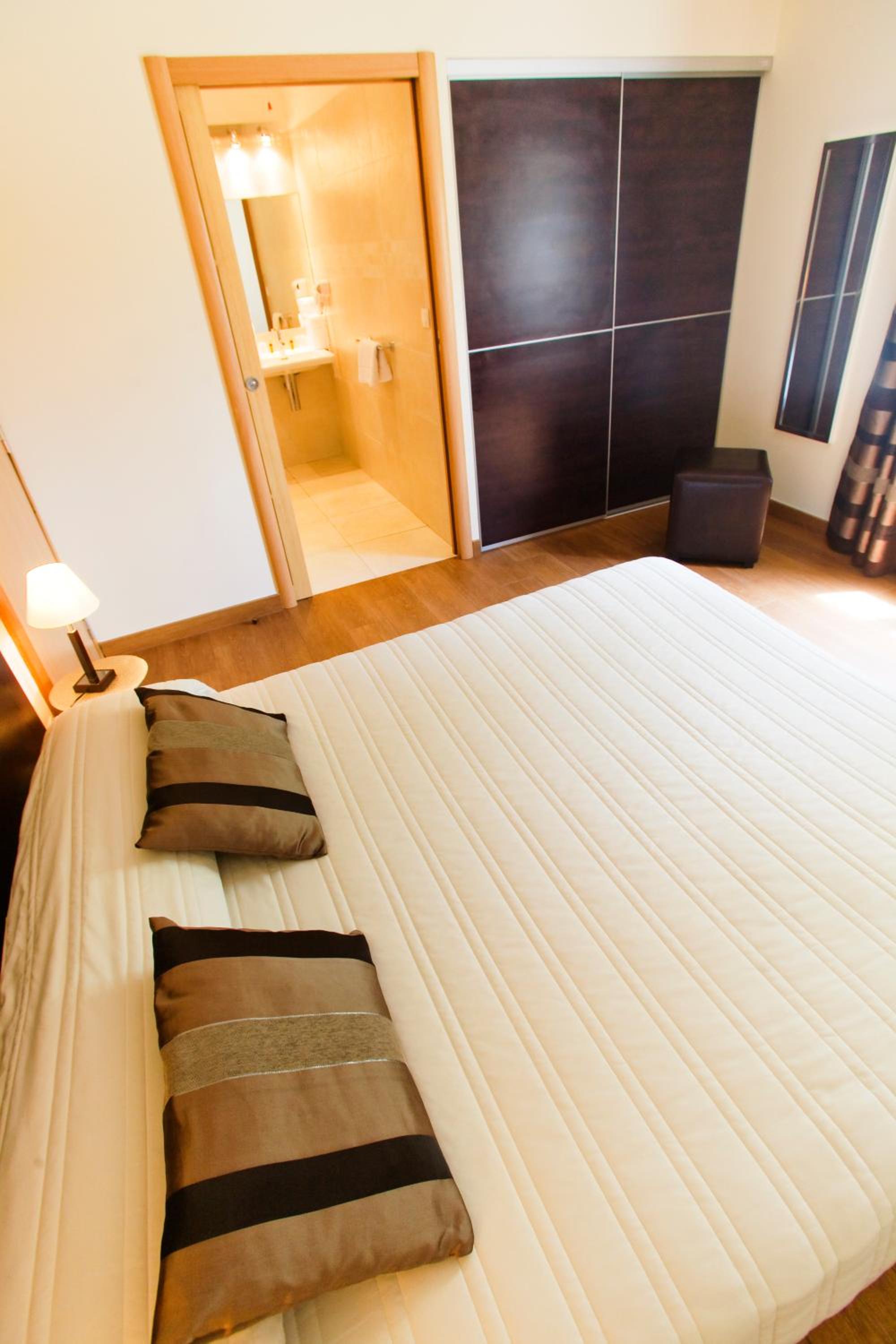 Comfort Double Room with Mountain or Garden View - Photo 7