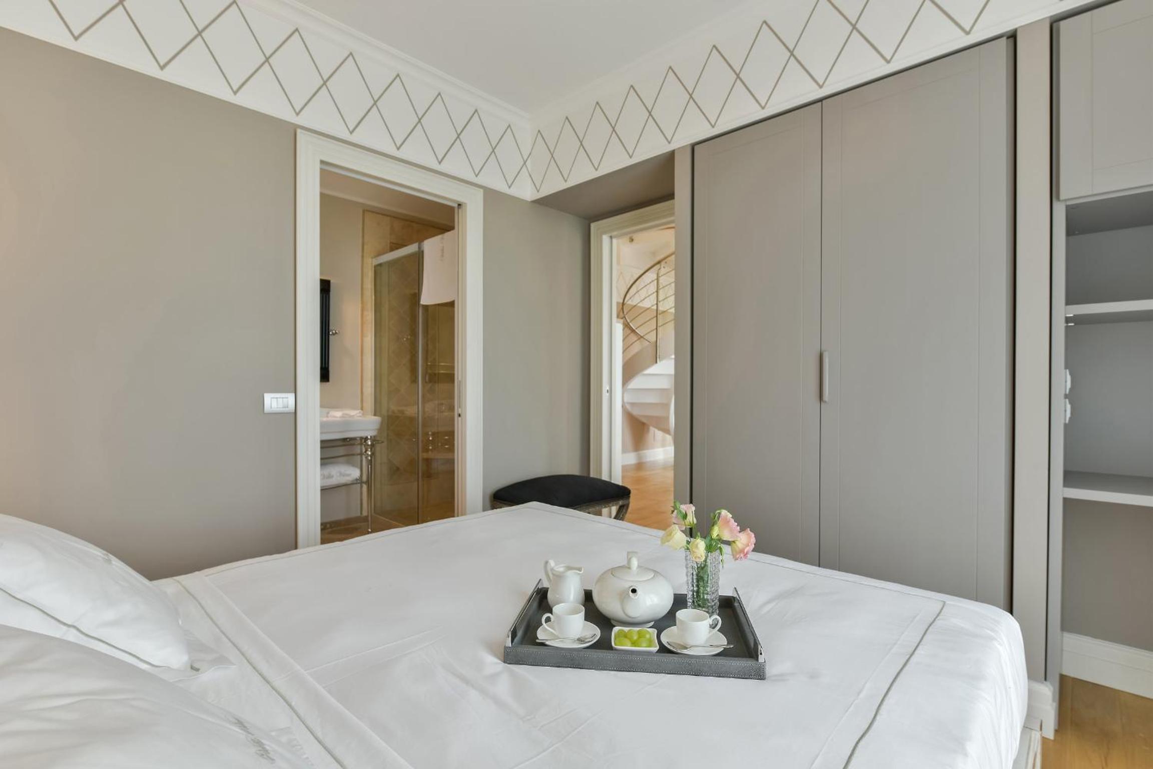 Luxury Two-Bedroom Apartment photo 3