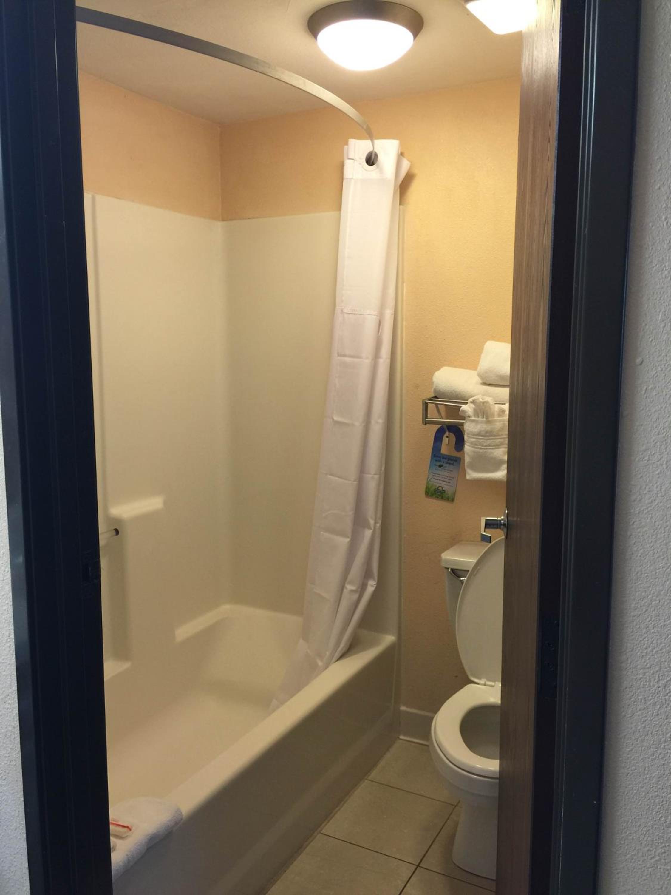 King Room - Non-Smoking - Non Pet Friendly - Photo 5