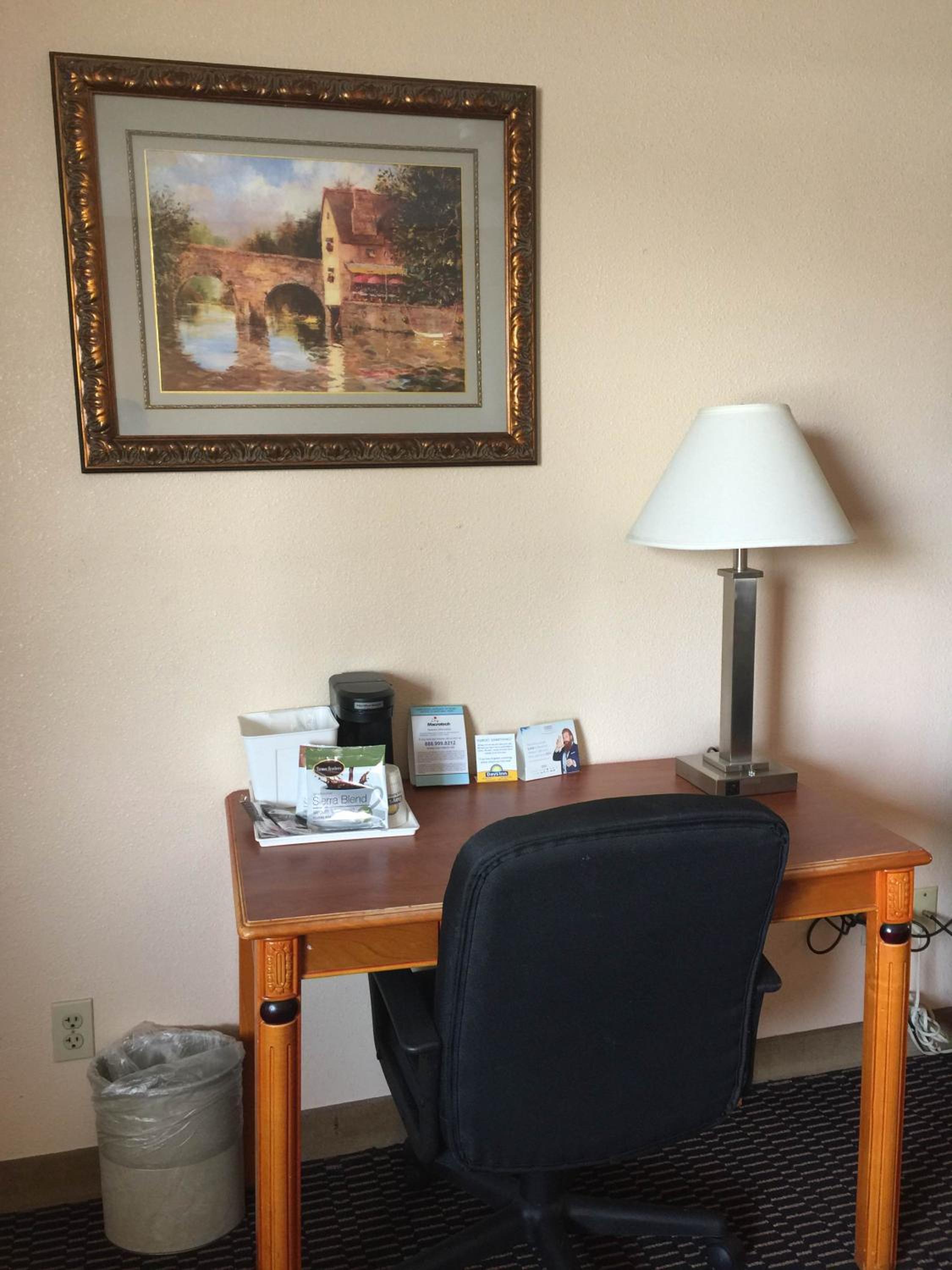 King Suite with Walk-In Shower, Pet-Friendly, Non-Smoking - Photo 3