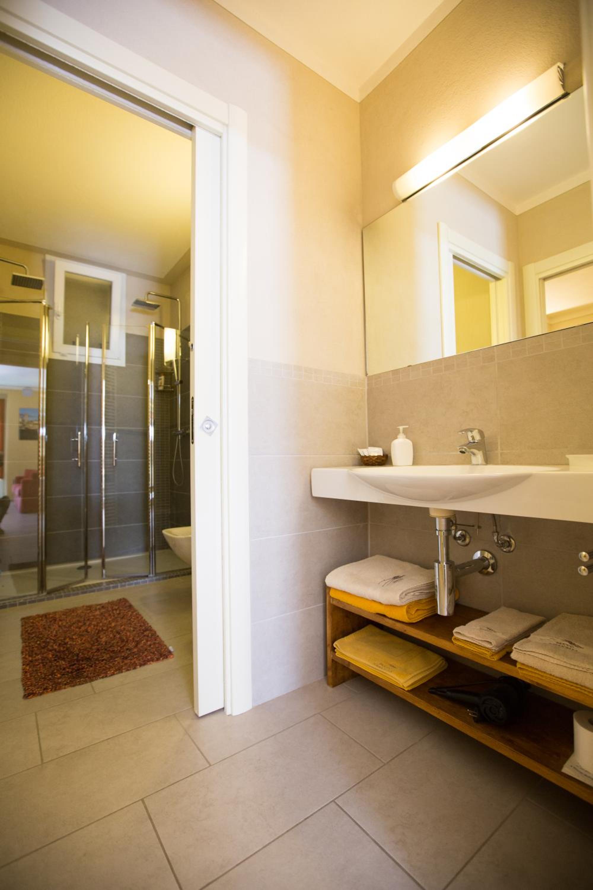 One-Bedroom Apartment with Garden View photo 2