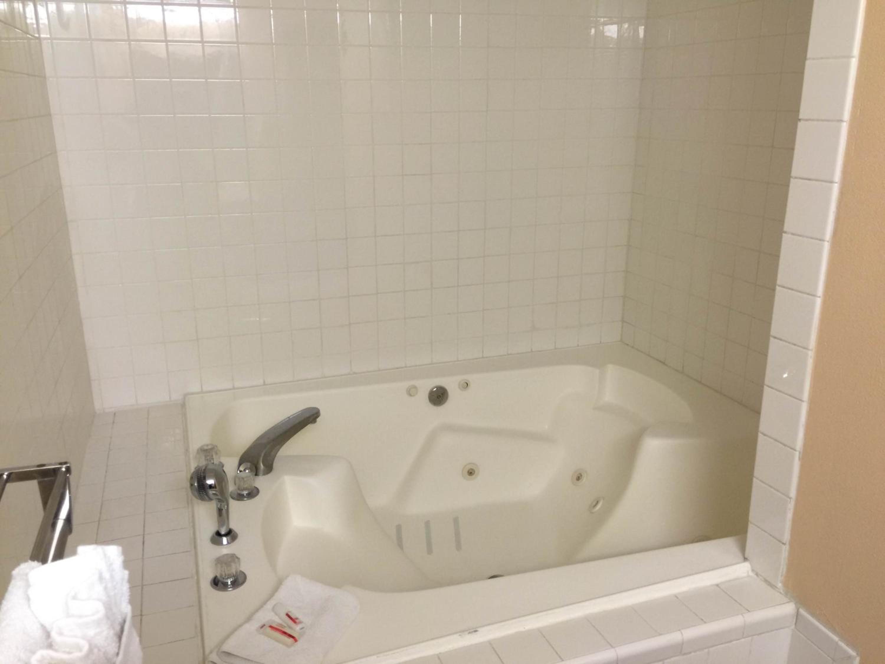 King Suite with Walk-In Shower, Pet-Friendly, Non-Smoking - Photo 6