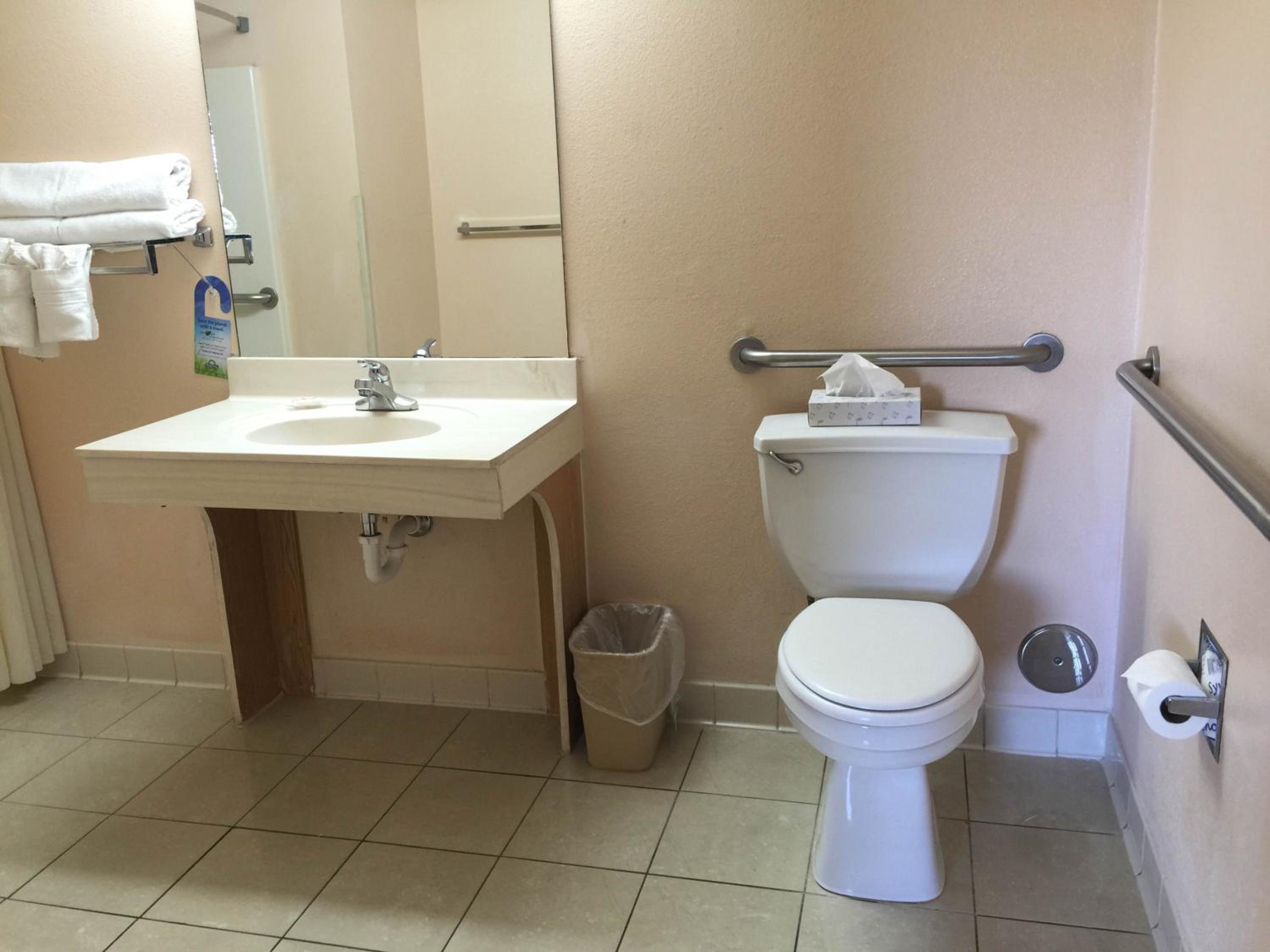 Accessible Room with Two Queen Beds - Non-Smoking  - Non Pet Friendly - Photo 8