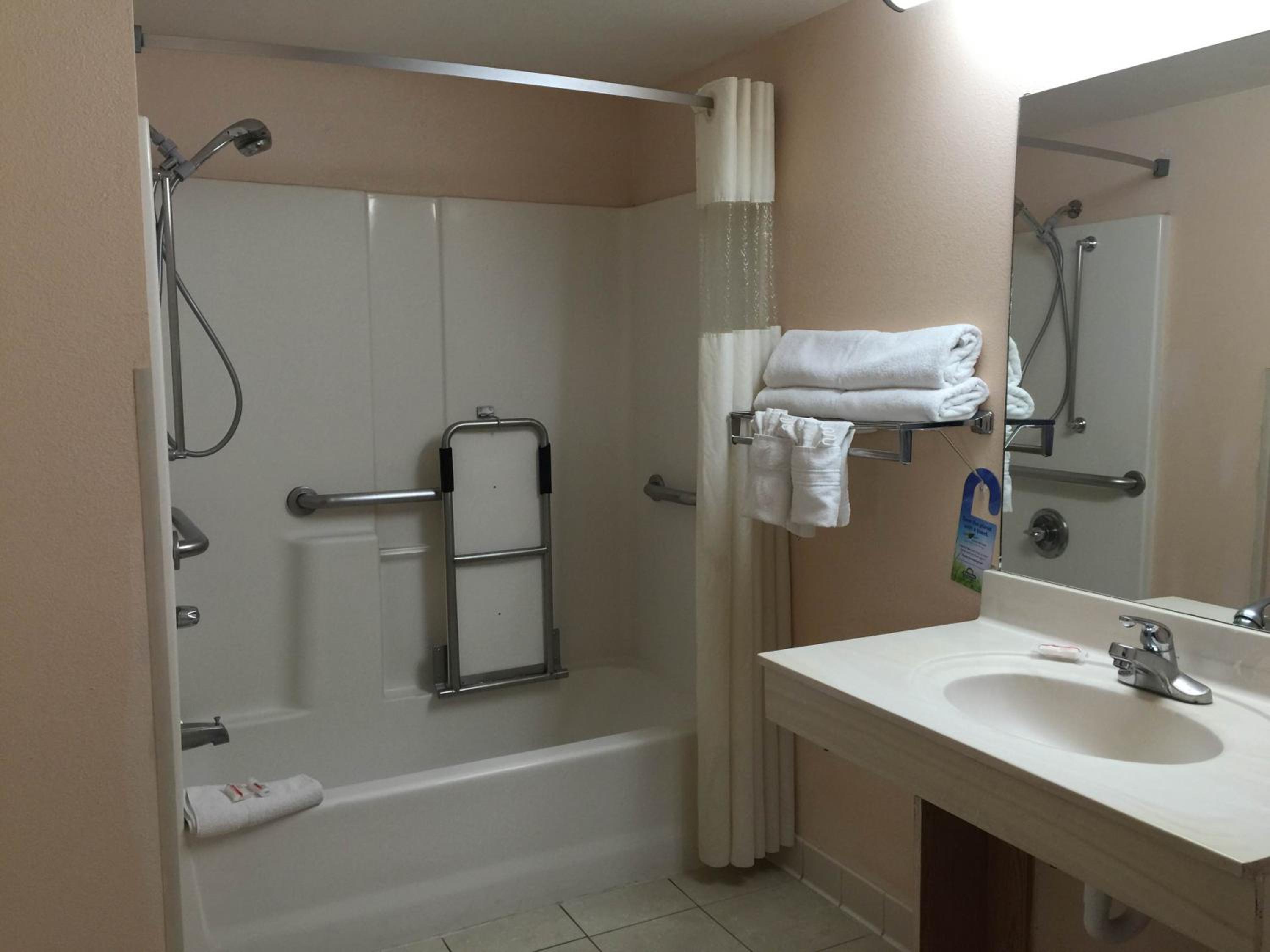 Accessible Room with Two Queen Beds - Non-Smoking  - Non Pet Friendly - Photo 6