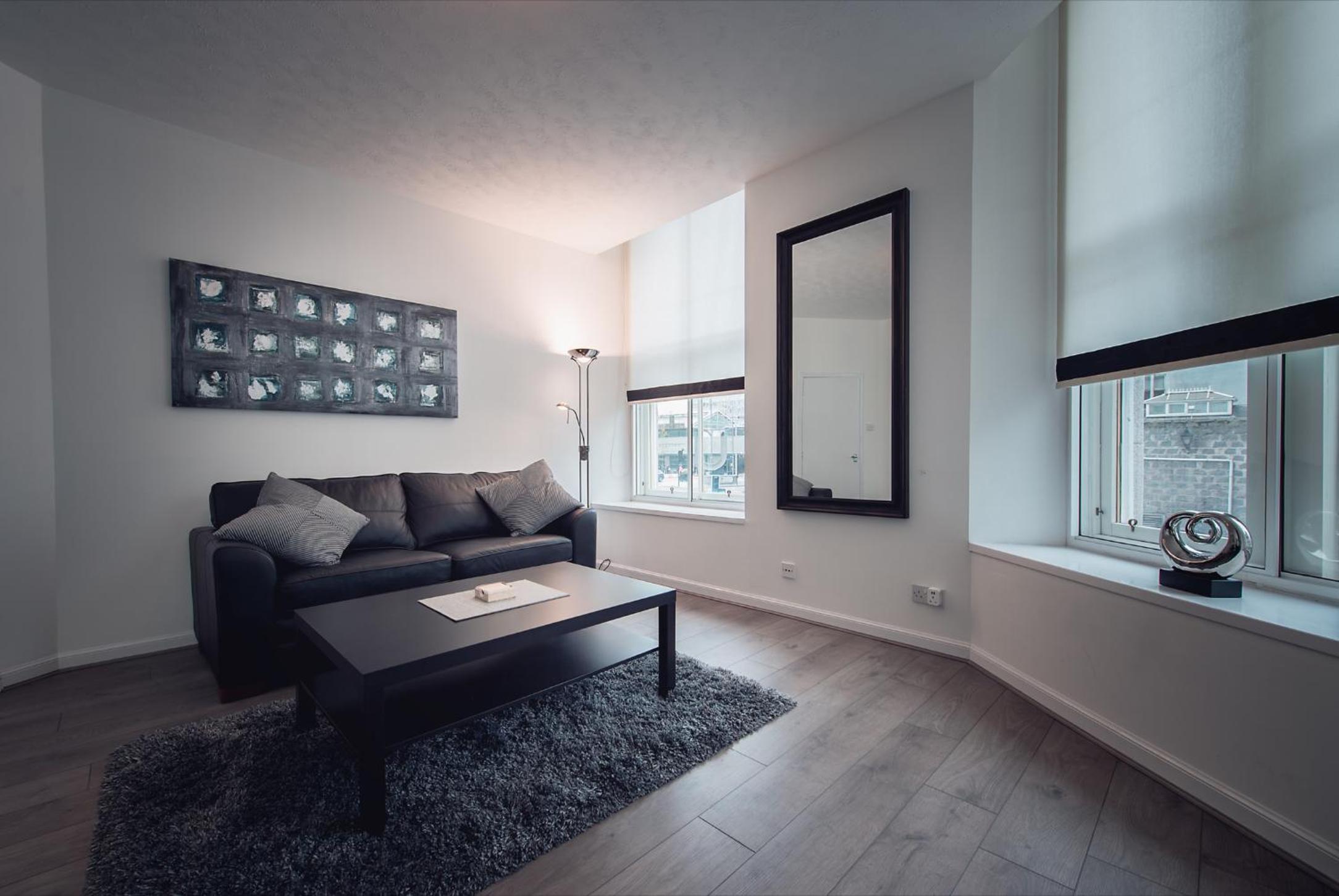 One-Bedroom Apartment photo 1