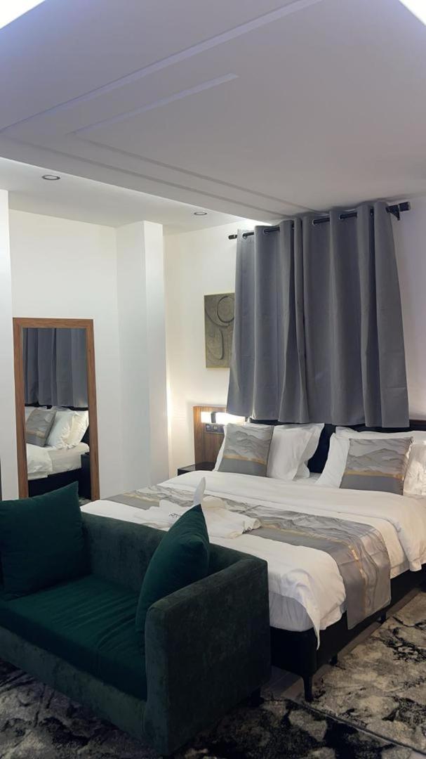 King Room with Mountain View