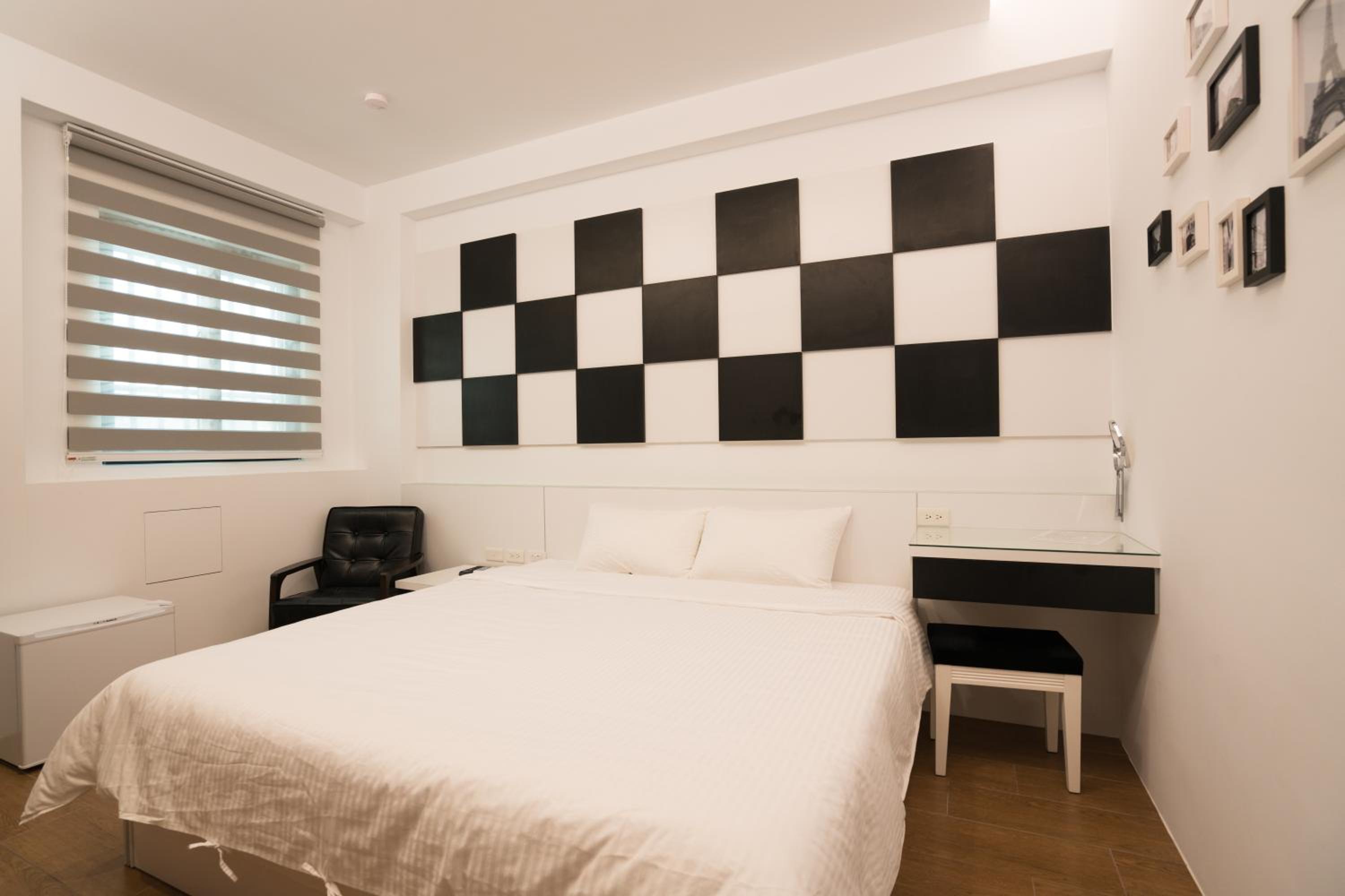 Standard Queen Room photo 2