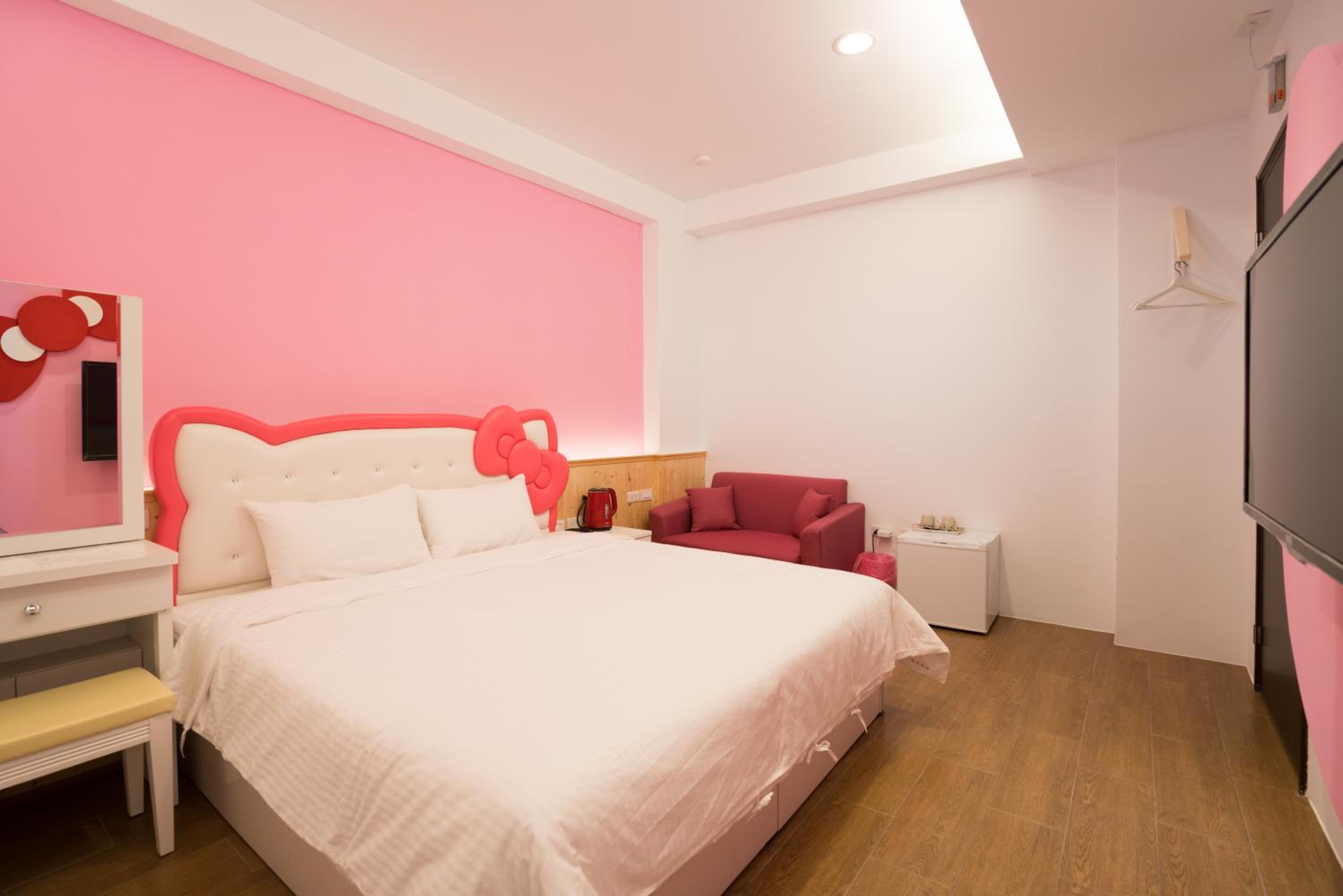 Queen Room photo 2