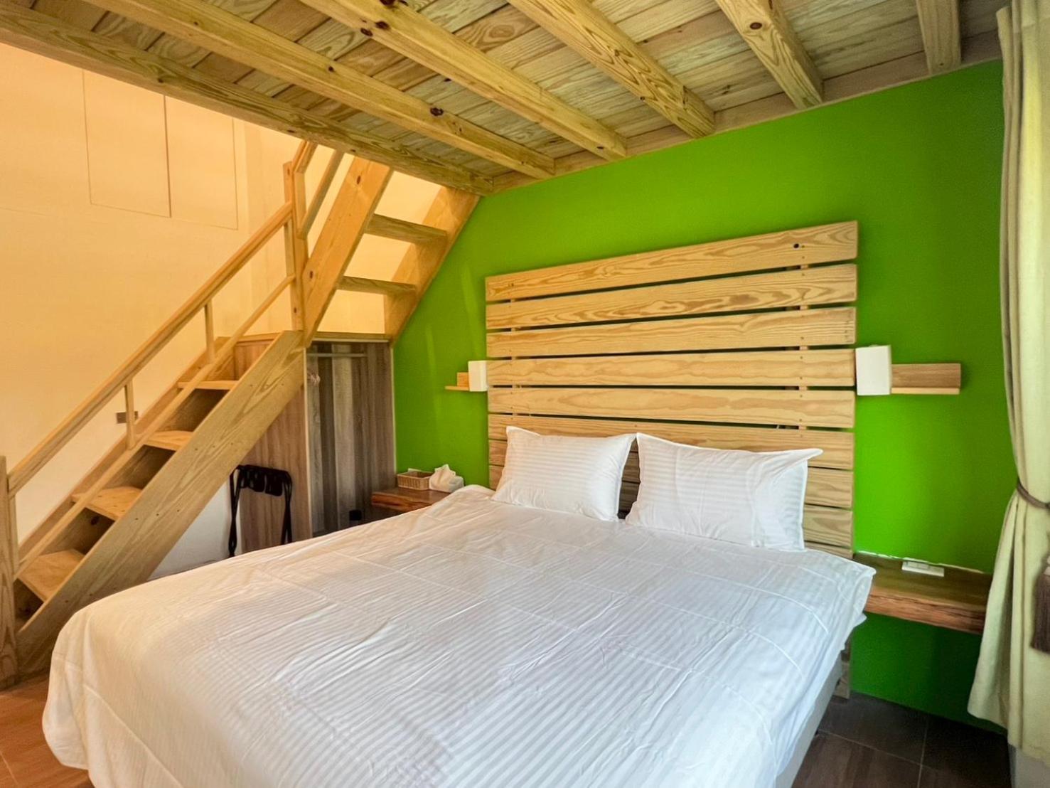 Quadruple Room with Mountain View photo 2