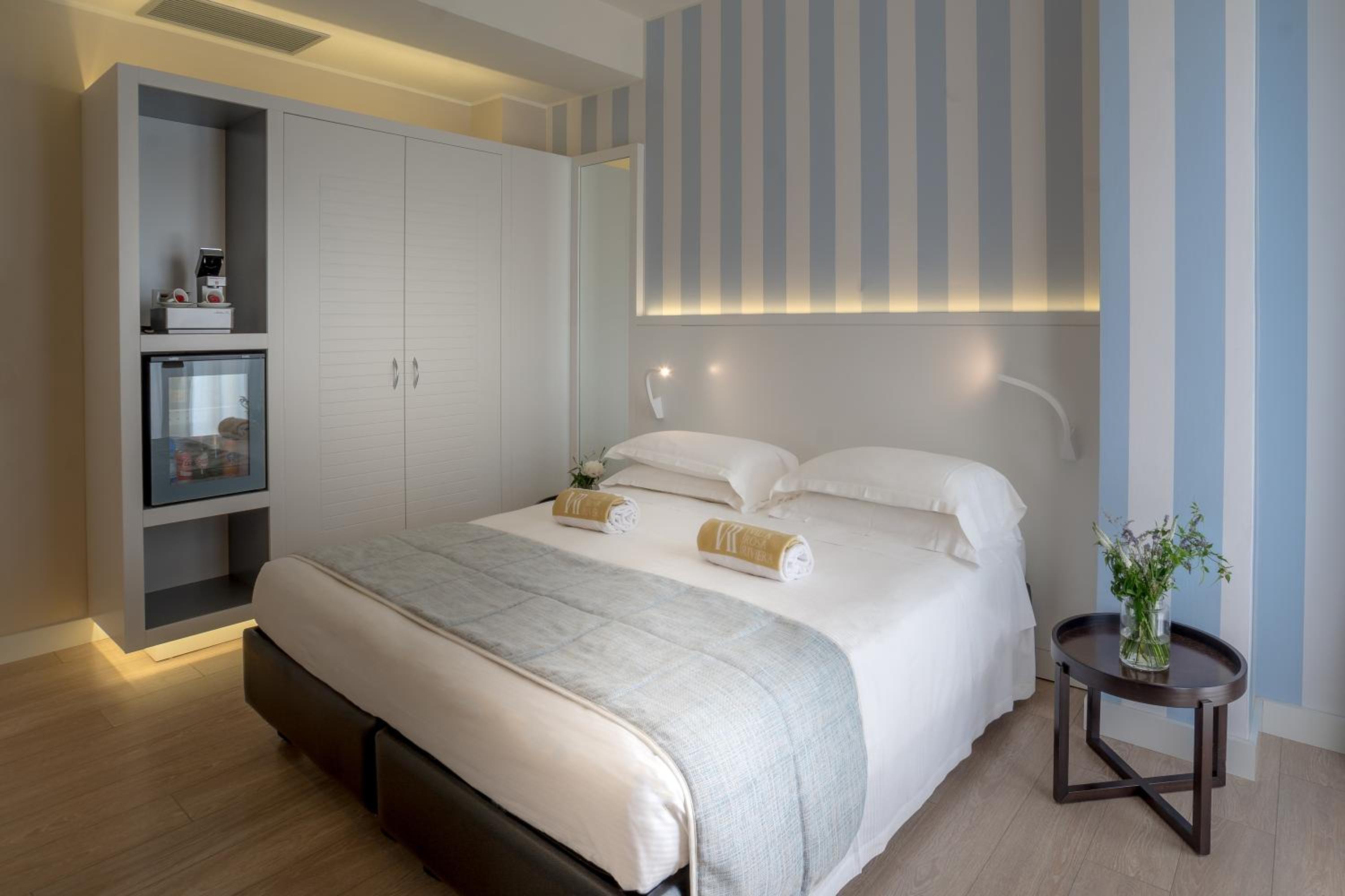 Superior Room with Sea Side View - Photo 1