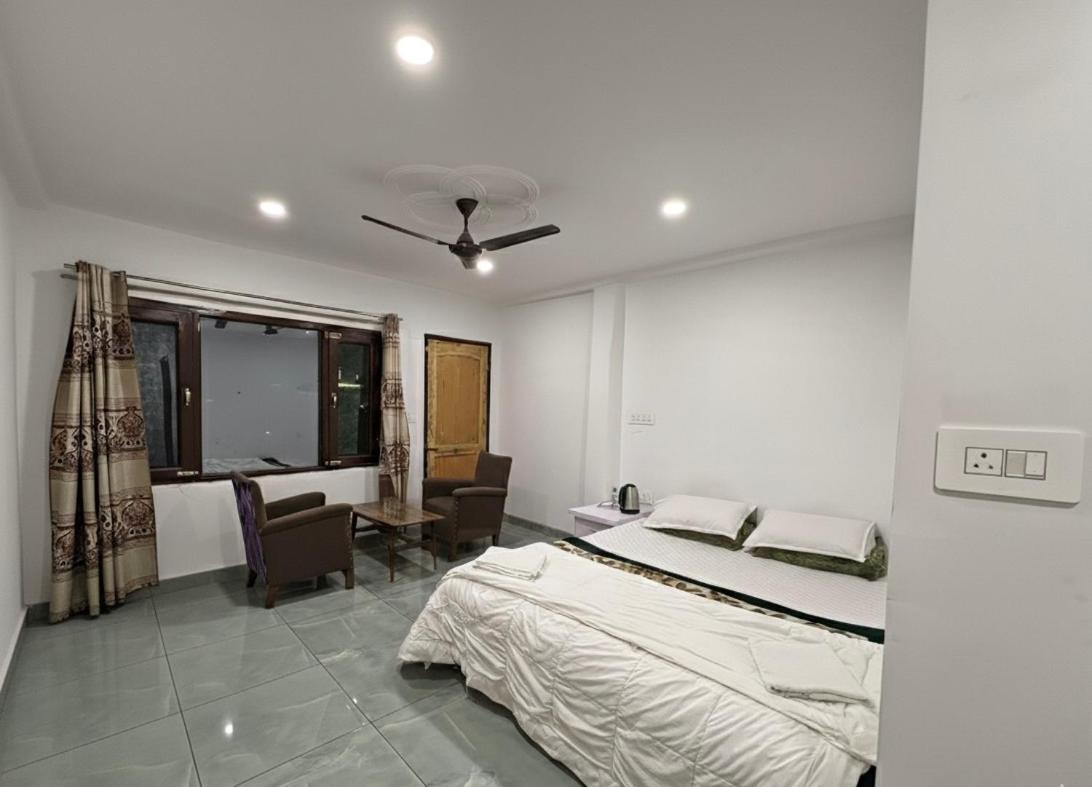Triple Room with Lake View