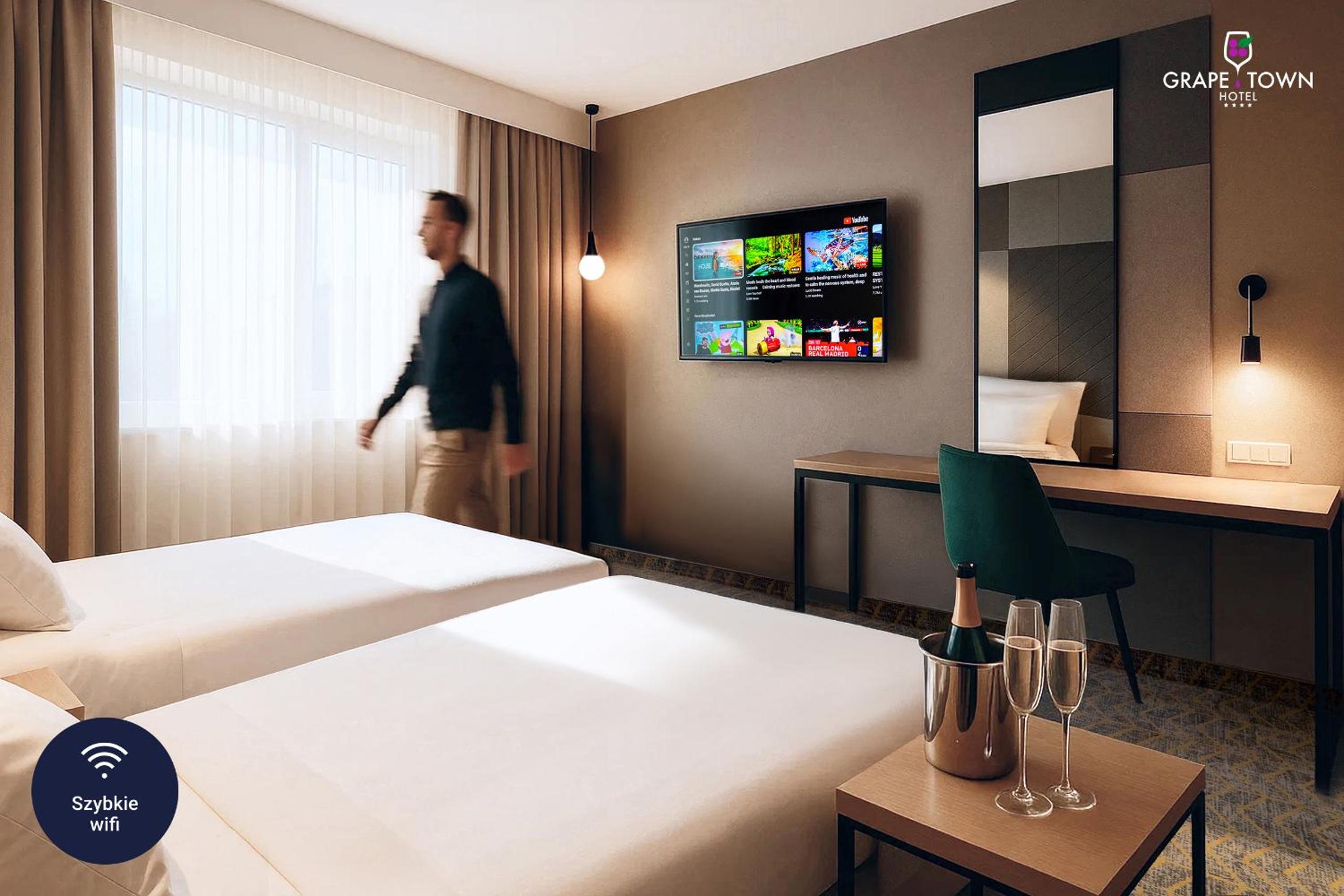 Deluxe Double or Twin Room photo 2