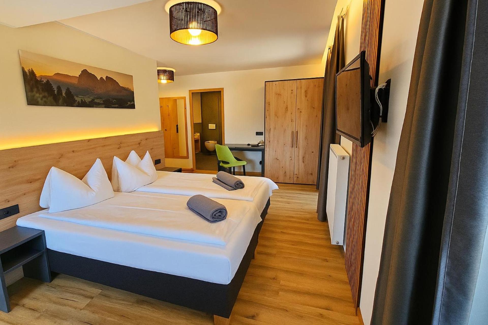 Deluxe Room - Photo 2