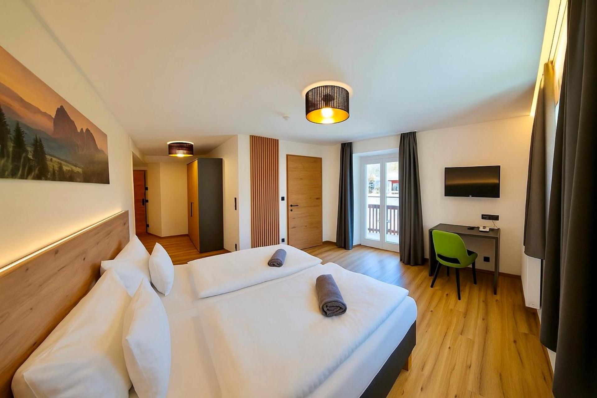 Deluxe Room - Photo 7