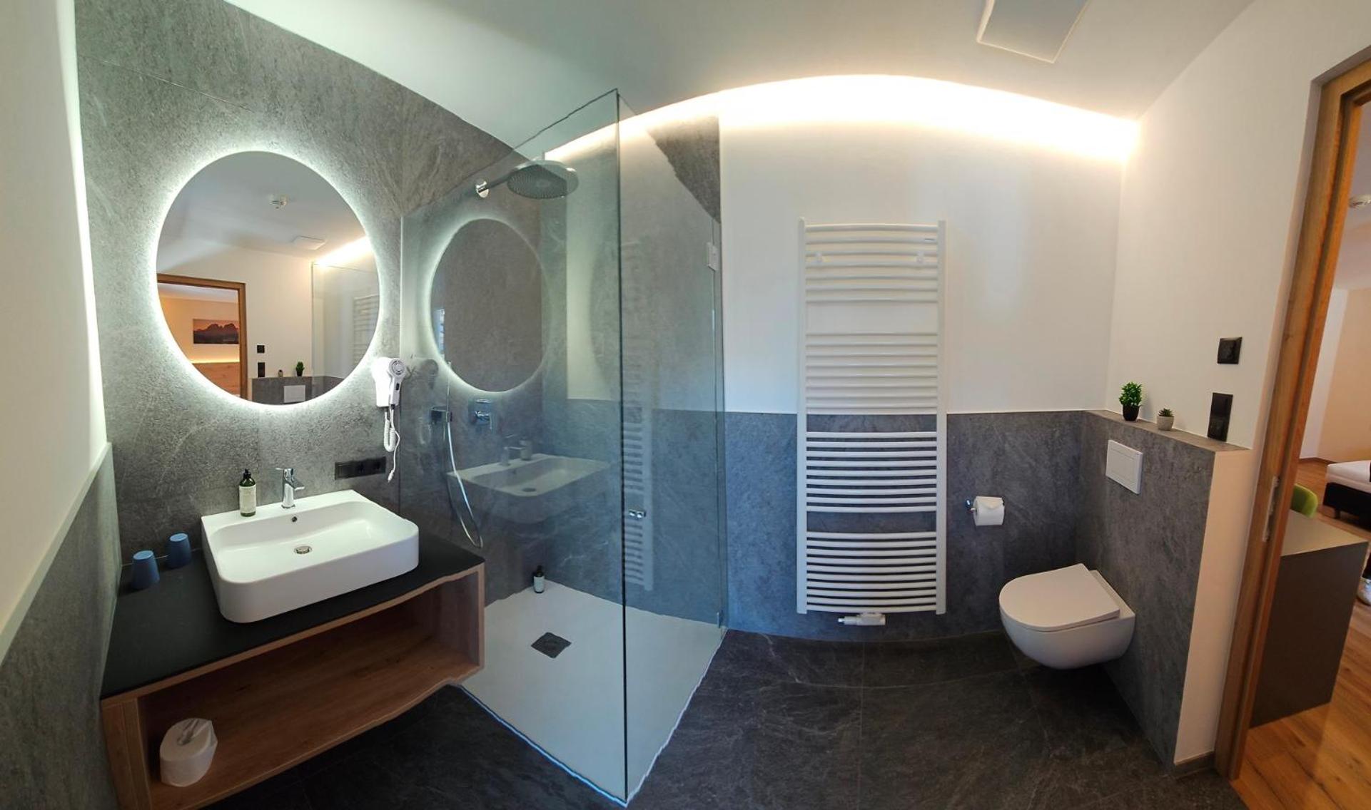 Deluxe Room - Photo 9