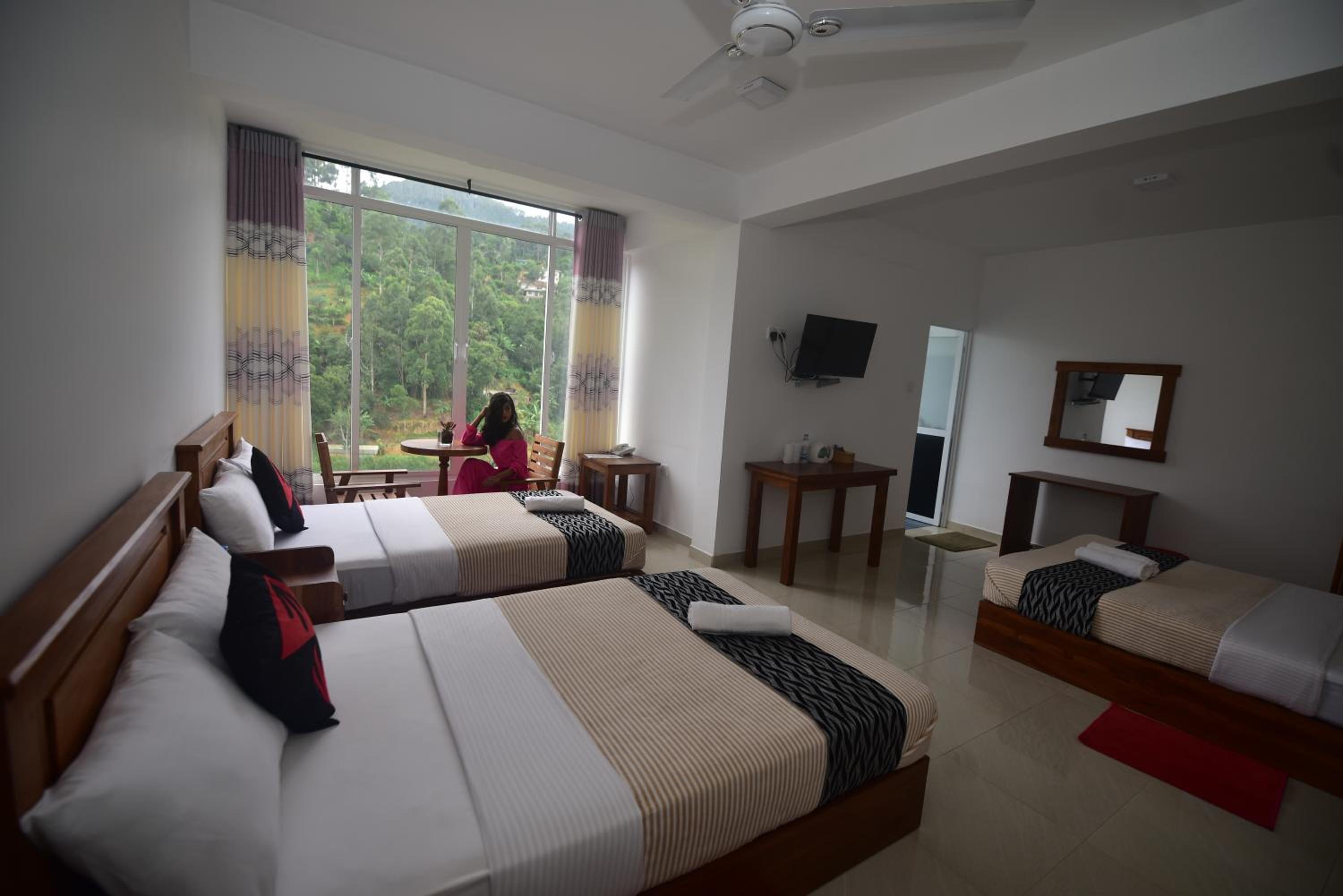 Deluxe Family Room