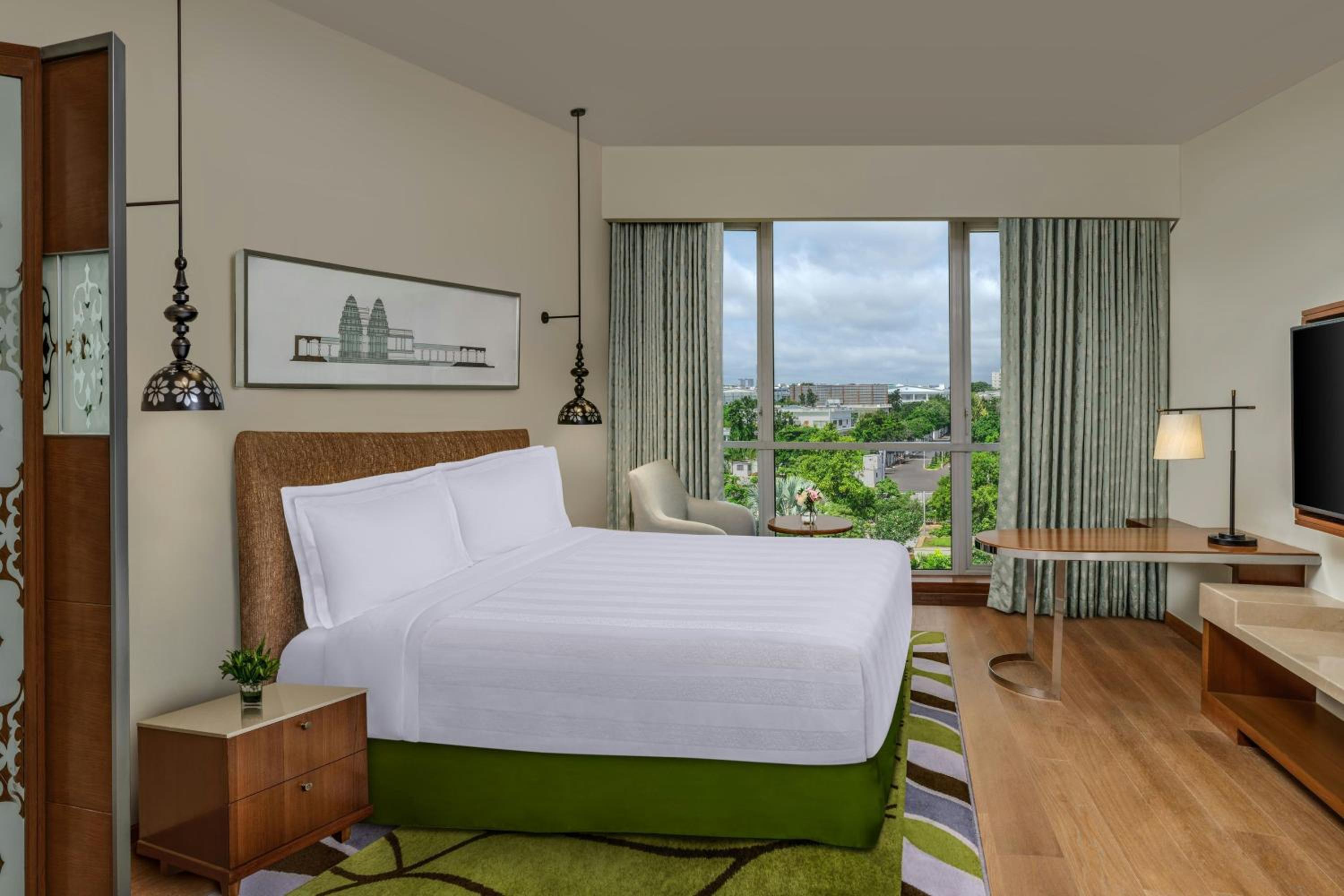 Room with One Queen or Two Twin Beds - Photo 5
