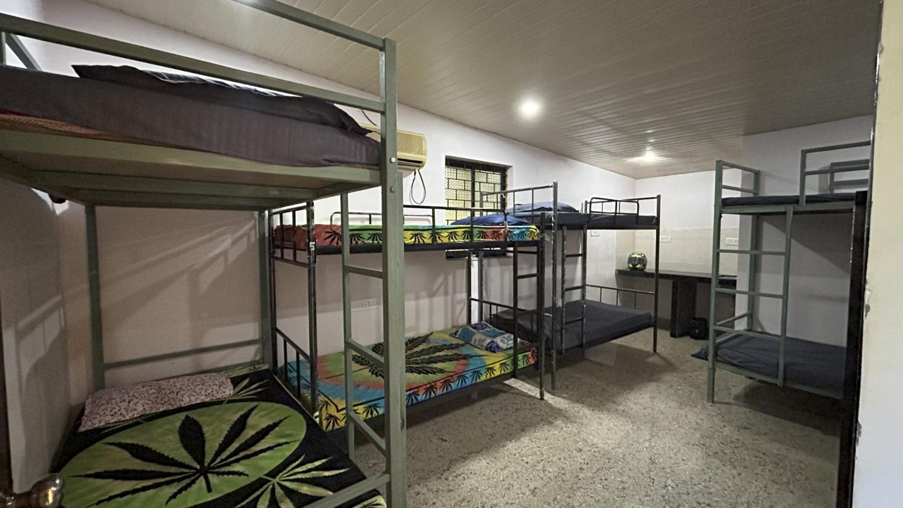 Bed in 8-Bed Mixed Dormitory Room photo 3